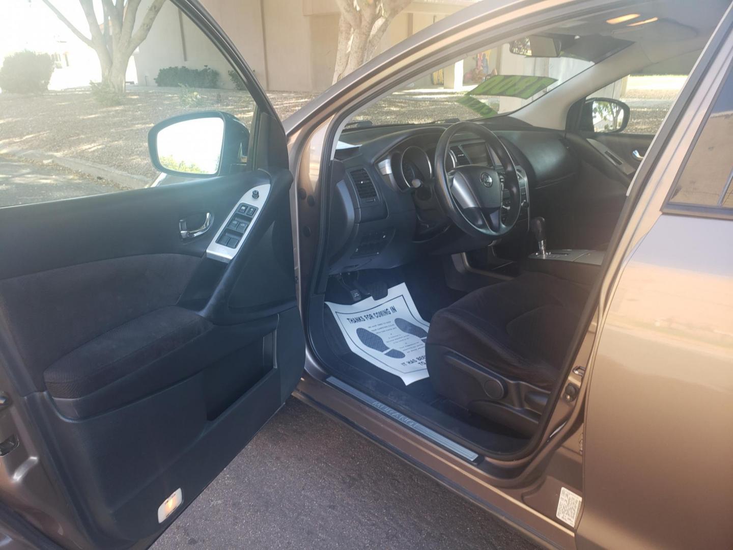 2014 /gray and black Nissan Murano SL AWD (JN8AZ1MW1EW) with an 3.5L V6 DOHC 24V engine, Continuously Variable Transmission transmission, located at 323 E Dunlap Ave., Phoenix, AZ, 85020, (602) 331-9000, 33.567677, -112.069000 - 2014 Nissan Murano SL AWD,……..EXCELLENT condition,......Ice Cold A/C, Clean Black and gray interior with black cloth seats in near perfect condition, New brakes, Tune up, Stereo/CD Player, Bluetooth, Phone sync, This suv is gorgeous inside and out, Incredible gas mileage! Arizona title , Runs a - Photo#8