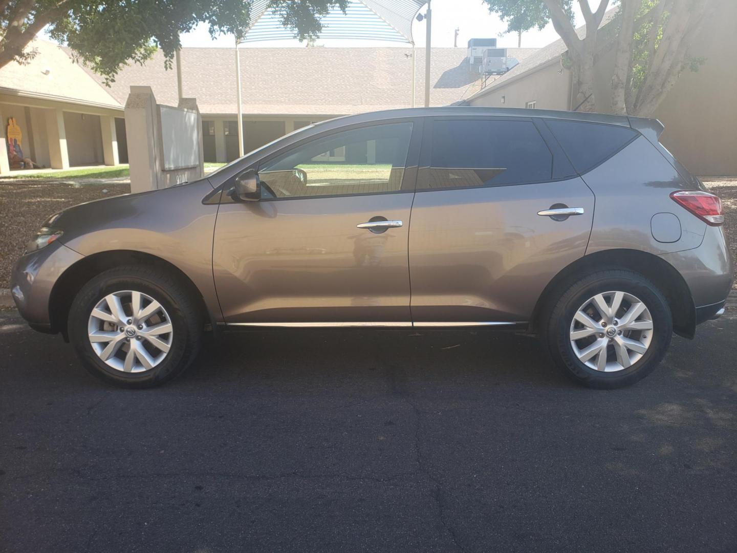 2014 /gray and black Nissan Murano SL AWD (JN8AZ1MW1EW) with an 3.5L V6 DOHC 24V engine, Continuously Variable Transmission transmission, located at 323 E Dunlap Ave., Phoenix, AZ, 85020, (602) 331-9000, 33.567677, -112.069000 - 2014 Nissan Murano SL AWD,……..EXCELLENT condition,......Ice Cold A/C, Clean Black and gray interior with black cloth seats in near perfect condition, New brakes, Tune up, Stereo/CD Player, Bluetooth, Phone sync, This suv is gorgeous inside and out, Incredible gas mileage! Arizona title , Runs a - Photo#6