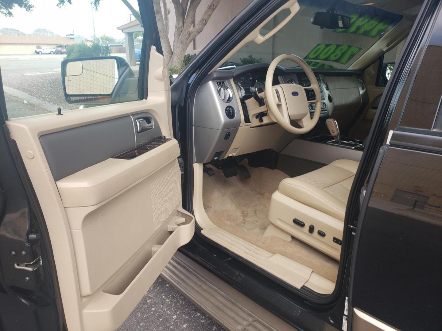 2014 black /tan Ford Expedition EL King Ranch 4WD (1FMJK1J56EE) with an 5.4L V8 SOHC 16V FFV engine, 6-Speed Automatic transmission, located at 323 E Dunlap Ave., Phoenix, AZ, 85020, (602) 331-9000, 33.567677, -112.069000 - Photo#7