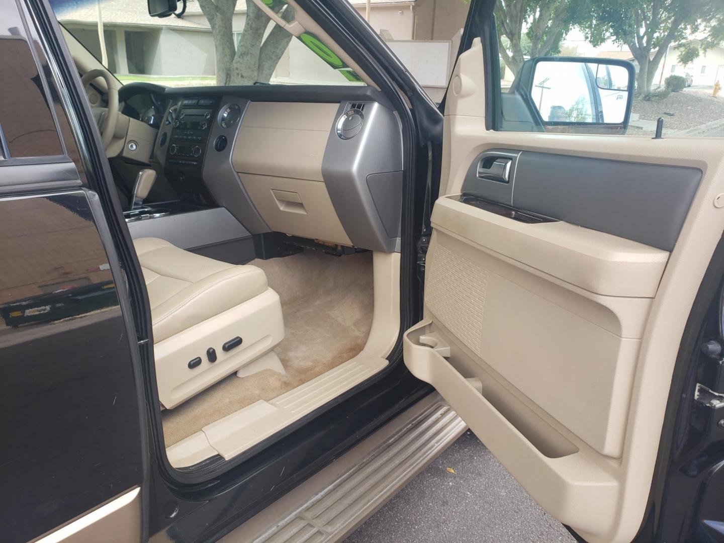 2014 black /tan Ford Expedition EL King Ranch 4WD (1FMJK1J56EE) with an 5.4L V8 SOHC 16V FFV engine, 6-Speed Automatic transmission, located at 323 E Dunlap Ave., Phoenix, AZ, 85020, (602) 331-9000, 33.567677, -112.069000 - Photo#12