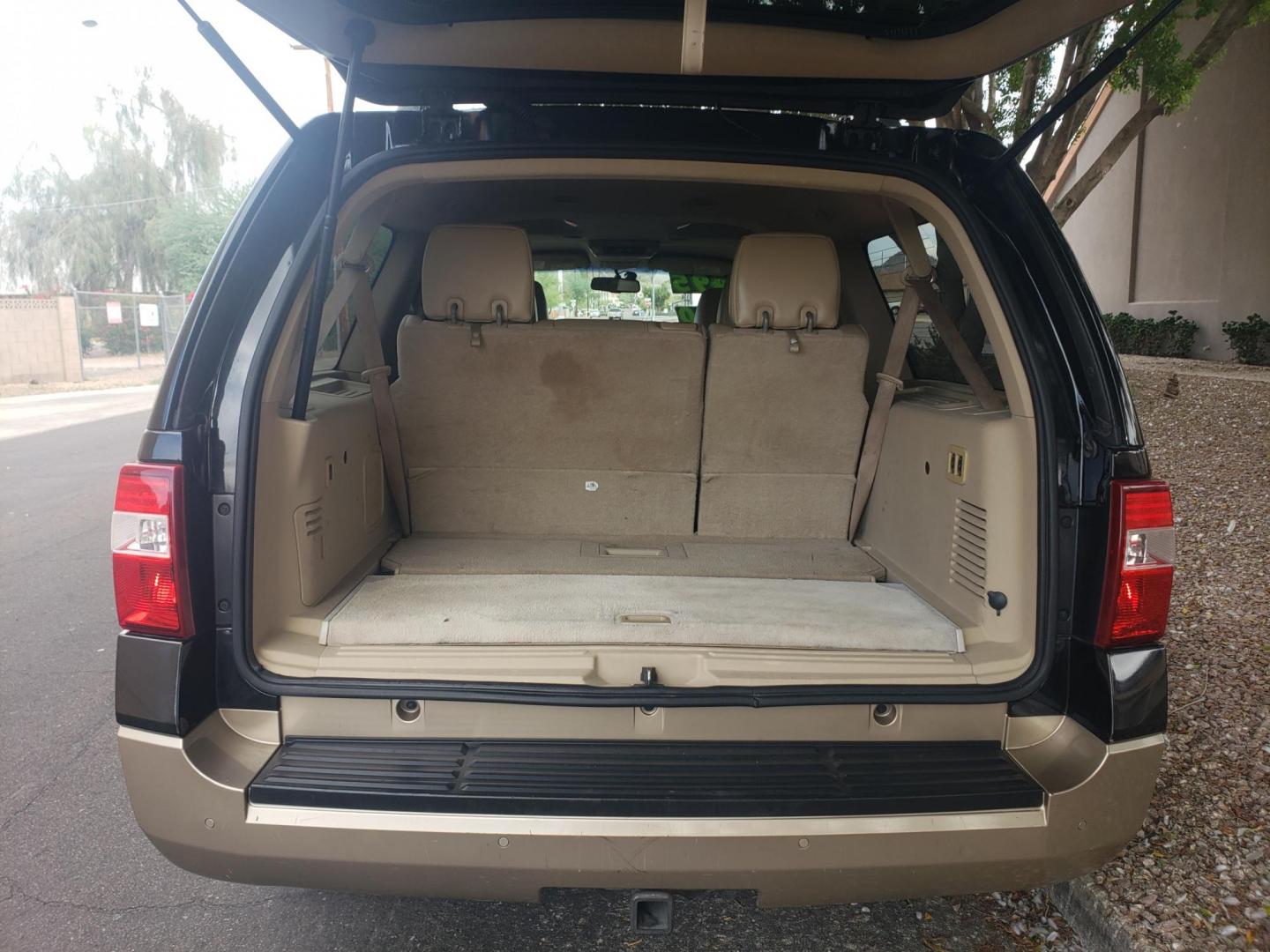 2014 black /tan Ford Expedition EL King Ranch 4WD (1FMJK1J56EE) with an 5.4L V8 SOHC 16V FFV engine, 6-Speed Automatic transmission, located at 323 E Dunlap Ave., Phoenix, AZ, 85020, (602) 331-9000, 33.567677, -112.069000 - Photo#17