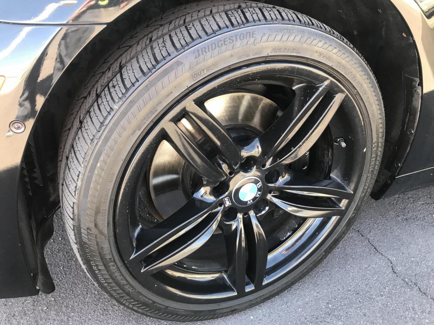 2014 black /black BMW 5-Series 535i xDrive (WBA5B3C58ED) with an 3.0L L6 DOHC 24V engine, 8-Speed Automatic transmission, located at 323 E Dunlap Ave., Phoenix, AZ, 85020, (602) 331-9000, 33.567677, -112.069000 - 2014 BMW 5-Series 535i X Drive,......A True Must See!!.... No accidents, Ice Cold AC, The car is gorgeous inside and out, power windows, power door locks, Gorgeous tinted sunroof, Stereo/Cd Player, Navigation, Phone sync, Bluetooth, Satellite radio compatible, Backup camera, Clean Black Interior wit - Photo#17