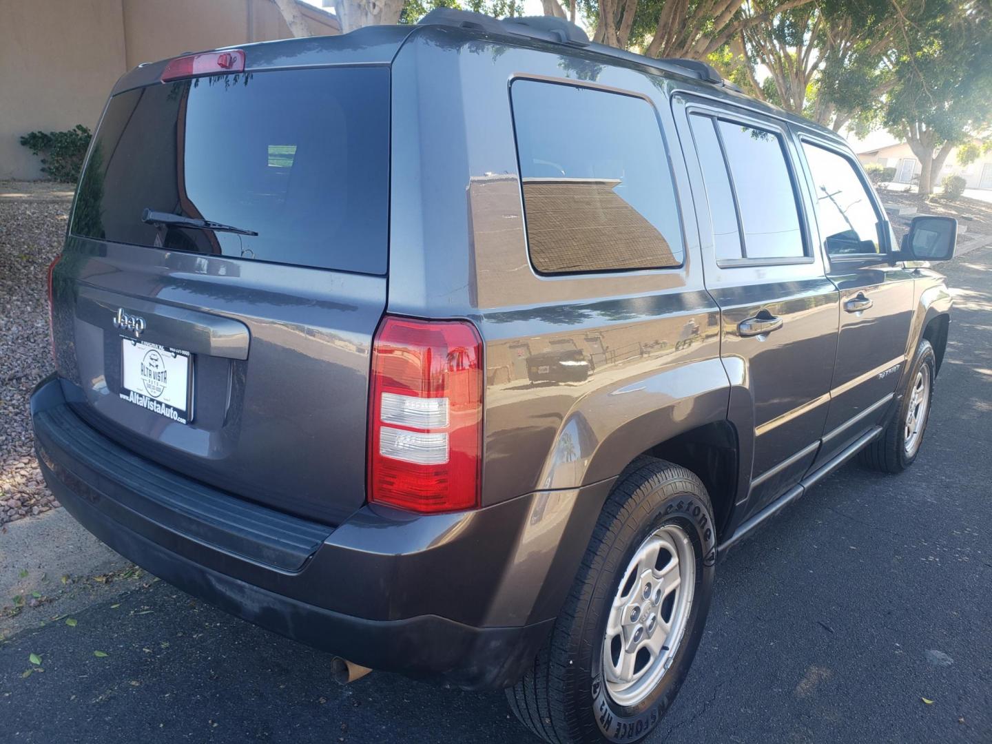 2017 gray /gray and black Jeep Patriot Sport 2WD (1C4NJPBA1HD) with an 2.0L L4 DOHC 16V engine, automatic transmission, located at 323 E Dunlap Ave., Phoenix, AZ, 85020, (602) 331-9000, 33.567677, -112.069000 - 2017 Jeep Patriot Sport 2WD,…….Ice Cold A/C, Clean gray and black interior with gray cloth seats in good condition, New brakes, Tune up, Stereo/CD Player, Bluetooth, Phone sync, Satellite compatible, This SUV is gorgeous inside and out, Incredible gas mileage! Arizona title , Runs and Drives E - Photo#3