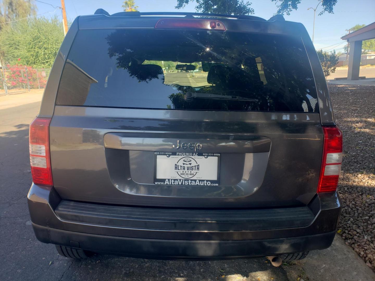 2017 gray /gray and black Jeep Patriot Sport 2WD (1C4NJPBA1HD) with an 2.0L L4 DOHC 16V engine, automatic transmission, located at 323 E Dunlap Ave., Phoenix, AZ, 85020, (602) 331-9000, 33.567677, -112.069000 - 2017 Jeep Patriot Sport 2WD,…….Ice Cold A/C, Clean gray and black interior with gray cloth seats in good condition, New brakes, Tune up, Stereo/CD Player, Bluetooth, Phone sync, Satellite compatible, This SUV is gorgeous inside and out, Incredible gas mileage! Arizona title , Runs and Drives E - Photo#7