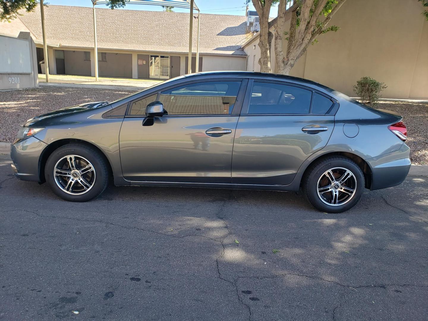 2013 gray /gray and black Honda Civic LX Sedan 5-Speed AT (2HGFB2F59DH) with an 1.8L L4 SOHC 16V engine, 5-Speed Automatic transmission, located at 323 E Dunlap Ave., Phoenix, AZ, 85020, (602) 331-9000, 33.567677, -112.069000 - 2013 Honda Civic LX Sedan 5-Speed AT,……. EXCELLENT condition,…… A Real Must See!!.... No accidents, Power everything, Ice cold ac, black and gray interior with gray cloth seats in near perfect condition, power windows, power door locks, stereo/cd player, phone sync, blue tooth, backup camera - Photo#6