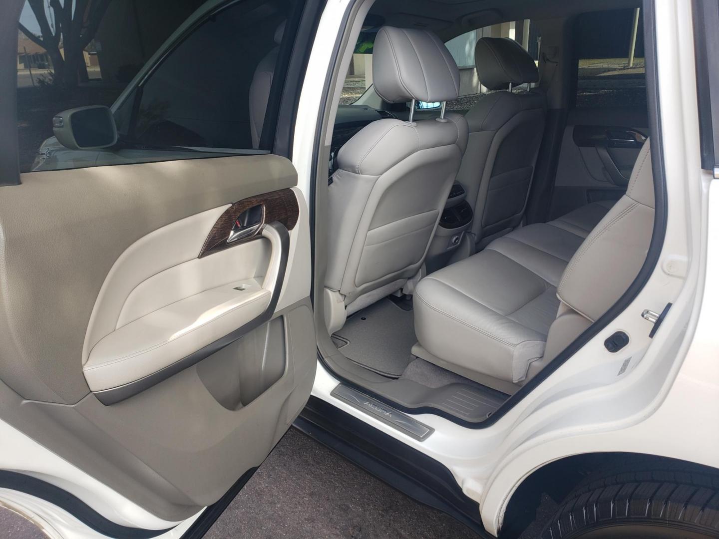 2011 WHITE /gray and tan Acura MDX 6-Spd AT w/Tech Package (2HNYD2H69BH) with an 3.5L V6 SOHC 24V engine, 6-Speed Automatic transmission, located at 323 E Dunlap Ave., Phoenix, AZ, 85020, (602) 331-9000, 33.567677, -112.069000 - 2011 Acura MDX 6-Spd AT w/Tech Package,……. EXCELLENT condition,…… A Real Must See!!.... No accidents, Power everything, Ice cold ac, gray and tan interior with tan leather seats in near perfect condition, power windows, power door locks, stereo/cd player, phone sync, blue tooth, backup camer - Photo#10