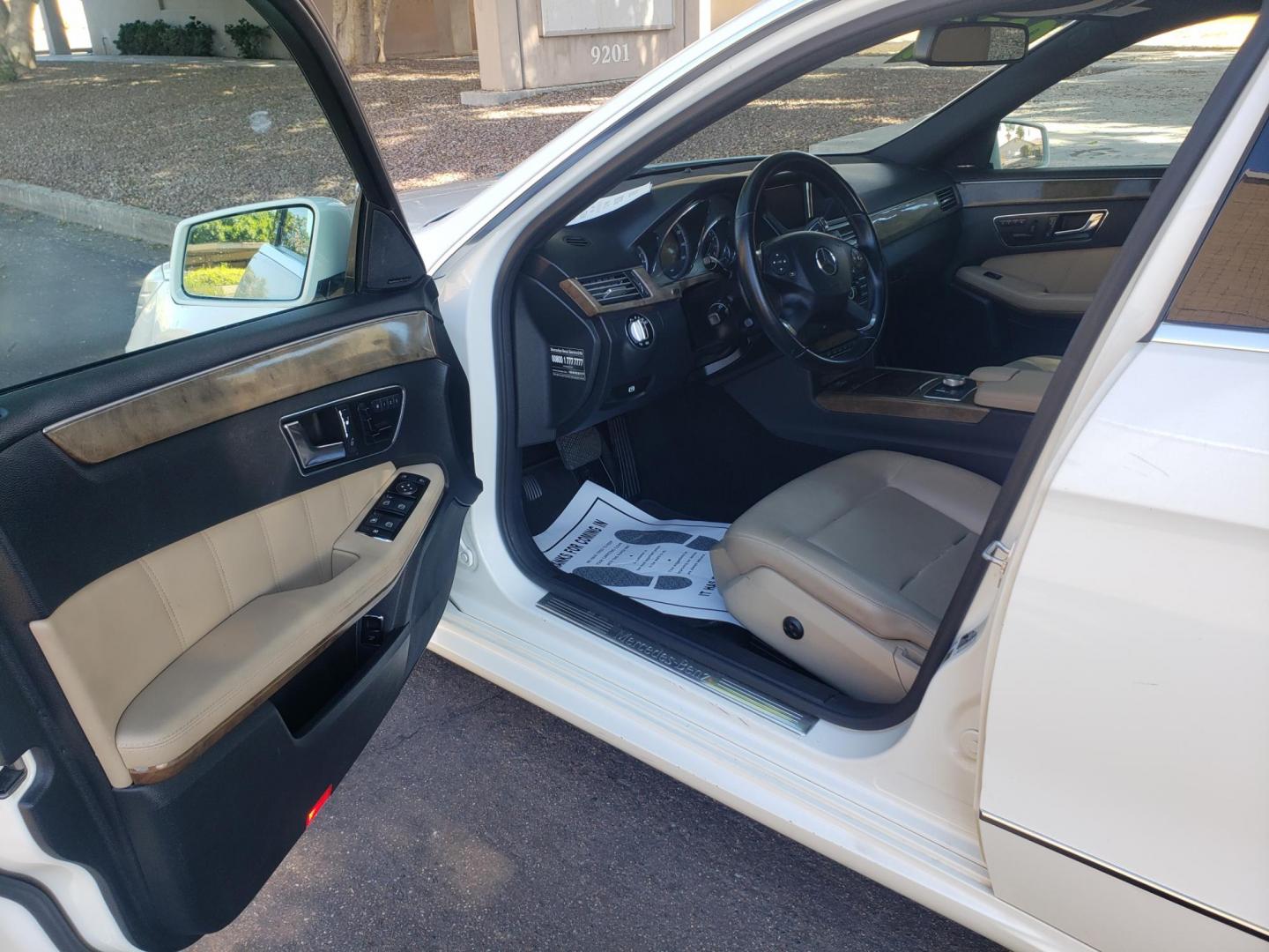 2010 WHITE /Tan and black Mercedes-Benz E-Class E350 Sedan (WDDHF5GB4AA) with an 3.5L V6 DOHC 24V engine, 7-Speed Automatic transmission, located at 323 E Dunlap Ave., Phoenix, AZ, 85020, (602) 331-9000, 33.567677, -112.069000 - 2010 Mercedes-Benz E-Class E350 Sedan…..A Must See!! ……..No accidents,……. Ice cold AC front and rear. The car is gorgeous inside and out. Power windows, Power door locks, Stereo/CD Player, Phone sync, Bluetooth, Satellite compatible, Navigation, backup camera, Beautiful tan and black inter - Photo#7