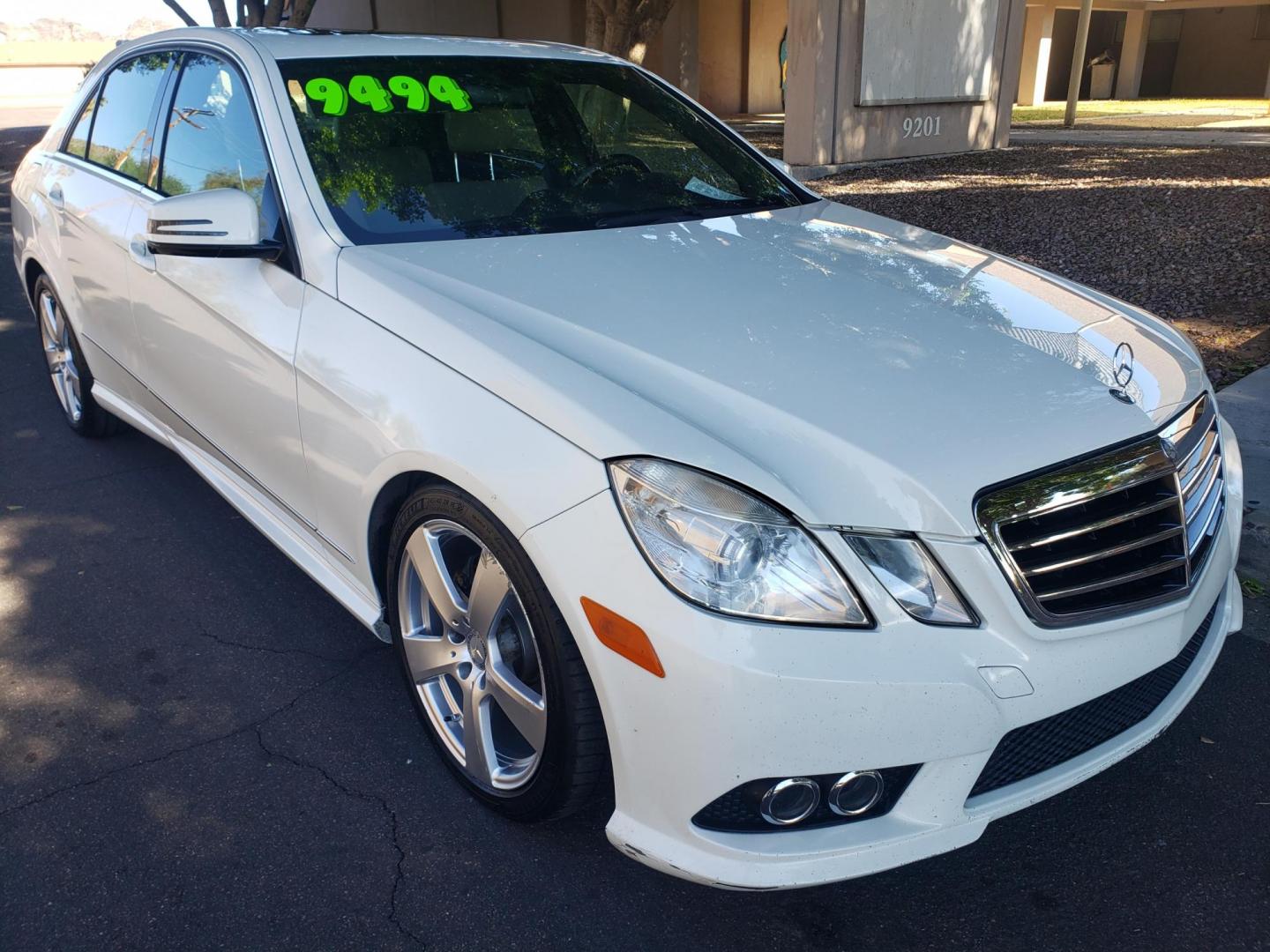2010 WHITE /Tan and black Mercedes-Benz E-Class E350 Sedan (WDDHF5GB4AA) with an 3.5L V6 DOHC 24V engine, 7-Speed Automatic transmission, located at 323 E Dunlap Ave., Phoenix, AZ, 85020, (602) 331-9000, 33.567677, -112.069000 - 2010 Mercedes-Benz E-Class E350 Sedan…..A Must See!! ……..No accidents,……. Ice cold AC front and rear. The car is gorgeous inside and out. Power windows, Power door locks, Stereo/CD Player, Phone sync, Bluetooth, Satellite compatible, Navigation, backup camera, Beautiful tan and black inter - Photo#2