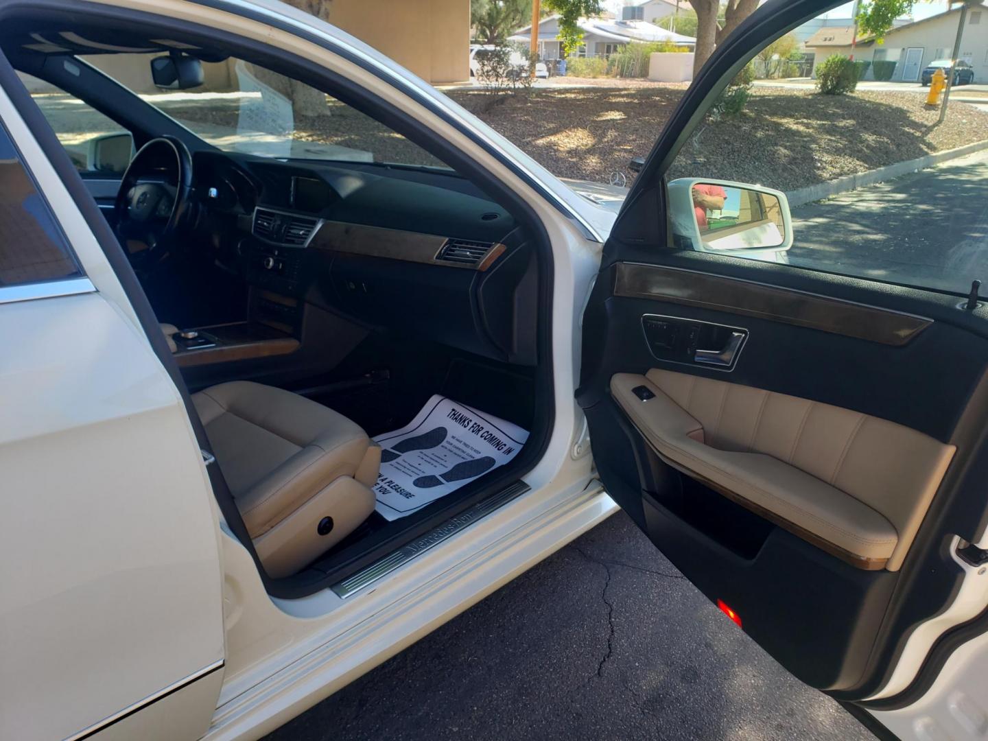 2010 WHITE /Tan and black Mercedes-Benz E-Class E350 Sedan (WDDHF5GB4AA) with an 3.5L V6 DOHC 24V engine, 7-Speed Automatic transmission, located at 323 E Dunlap Ave., Phoenix, AZ, 85020, (602) 331-9000, 33.567677, -112.069000 - 2010 Mercedes-Benz E-Class E350 Sedan…..A Must See!! ……..No accidents,……. Ice cold AC front and rear. The car is gorgeous inside and out. Power windows, Power door locks, Stereo/CD Player, Phone sync, Bluetooth, Satellite compatible, Navigation, backup camera, Beautiful tan and black inter - Photo#11