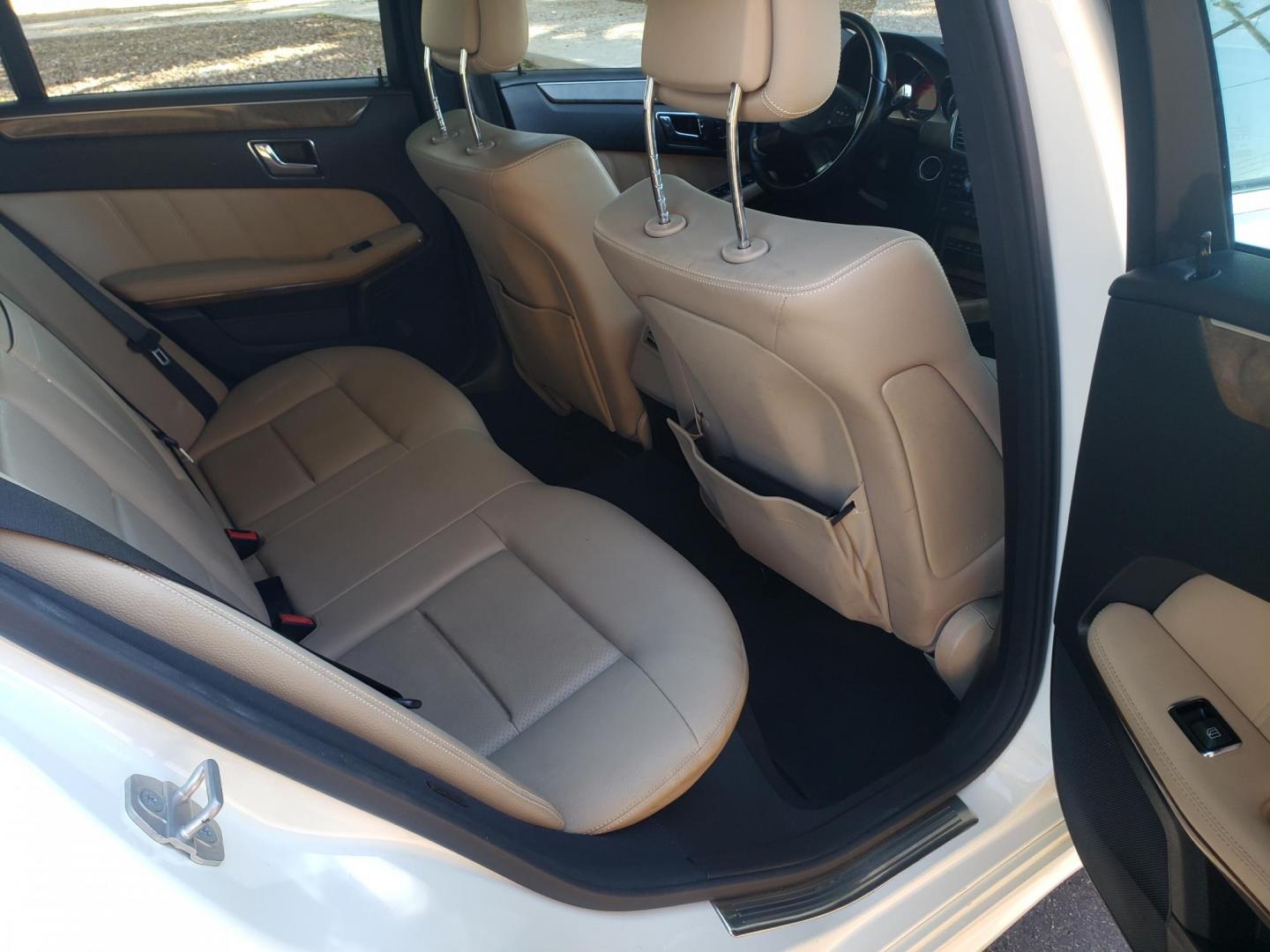 2010 WHITE /Tan and black Mercedes-Benz E-Class E350 Sedan (WDDHF5GB4AA) with an 3.5L V6 DOHC 24V engine, 7-Speed Automatic transmission, located at 323 E Dunlap Ave., Phoenix, AZ, 85020, (602) 331-9000, 33.567677, -112.069000 - 2010 Mercedes-Benz E-Class E350 Sedan…..A Must See!! ……..No accidents,……. Ice cold AC front and rear. The car is gorgeous inside and out. Power windows, Power door locks, Stereo/CD Player, Phone sync, Bluetooth, Satellite compatible, Navigation, backup camera, Beautiful tan and black inter - Photo#14