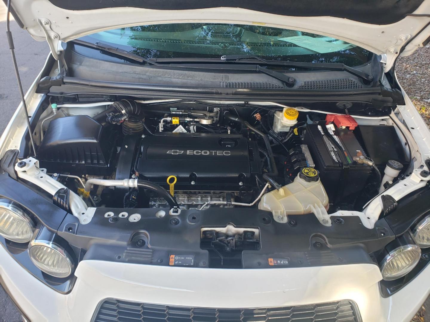 2015 WHITE /gray and black Chevrolet Sonic LT Auto 5-Door (1G1JC6SH3F4) with an 1.8L L4 DOHC 24V engine, 6-Speed Automatic transmission, located at 323 E Dunlap Ave., Phoenix, AZ, 85020, (602) 331-9000, 33.567677, -112.069000 - 2015 Chevrolet Sonic LT Auto 5-Door, ........A Must See!! No accidents, Ice cold AC. The car is gorgeous inside and out. Power windows, Power door locks, Stereo/Cd player, Phone sync, Bluetooth, Satellite compatible, Beautiful gray and black interior with gray cloth seats, Incredible gas mileage! C - Photo#17