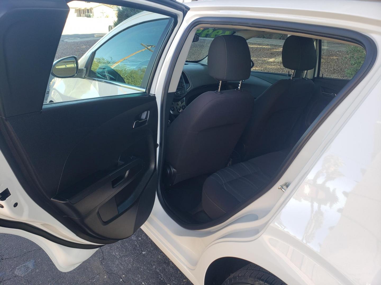 2015 WHITE /gray and black Chevrolet Sonic LT Auto 5-Door (1G1JC6SH3F4) with an 1.8L L4 DOHC 24V engine, 6-Speed Automatic transmission, located at 323 E Dunlap Ave., Phoenix, AZ, 85020, (602) 331-9000, 33.567677, -112.069000 - 2015 Chevrolet Sonic LT Auto 5-Door, ........A Must See!! No accidents, Ice cold AC. The car is gorgeous inside and out. Power windows, Power door locks, Stereo/Cd player, Phone sync, Bluetooth, Satellite compatible, Beautiful gray and black interior with gray cloth seats, Incredible gas mileage! C - Photo#10