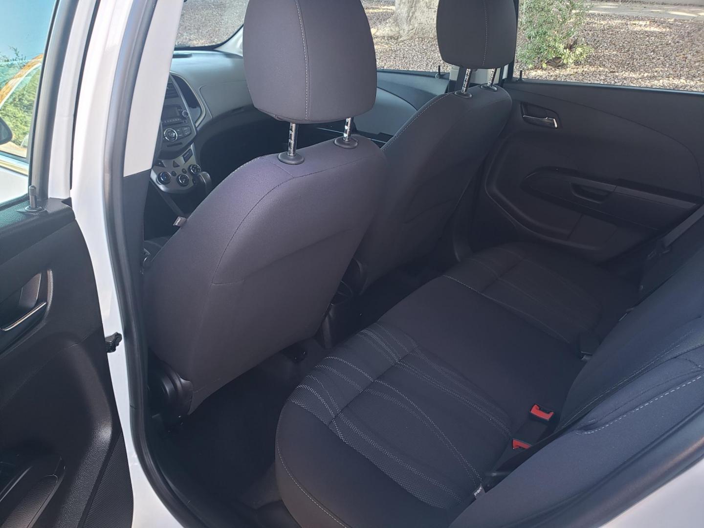 2015 WHITE /gray and black Chevrolet Sonic LT Auto 5-Door (1G1JC6SH3F4) with an 1.8L L4 DOHC 24V engine, 6-Speed Automatic transmission, located at 323 E Dunlap Ave., Phoenix, AZ, 85020, (602) 331-9000, 33.567677, -112.069000 - 2015 Chevrolet Sonic LT Auto 5-Door, ........A Must See!! No accidents, Ice cold AC. The car is gorgeous inside and out. Power windows, Power door locks, Stereo/Cd player, Phone sync, Bluetooth, Satellite compatible, Beautiful gray and black interior with gray cloth seats, Incredible gas mileage! C - Photo#11