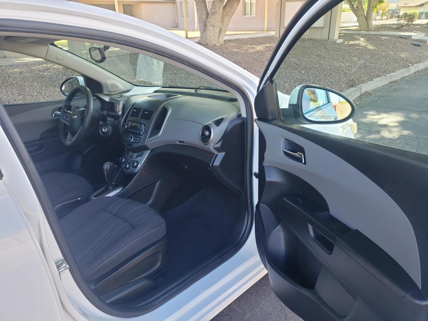 2015 WHITE /gray and black Chevrolet Sonic LT Auto 5-Door (1G1JC6SH3F4) with an 1.8L L4 DOHC 24V engine, 6-Speed Automatic transmission, located at 323 E Dunlap Ave., Phoenix, AZ, 85020, (602) 331-9000, 33.567677, -112.069000 - 2015 Chevrolet Sonic LT Auto 5-Door, ........A Must See!! No accidents, Ice cold AC. The car is gorgeous inside and out. Power windows, Power door locks, Stereo/Cd player, Phone sync, Bluetooth, Satellite compatible, Beautiful gray and black interior with gray cloth seats, Incredible gas mileage! C - Photo#12