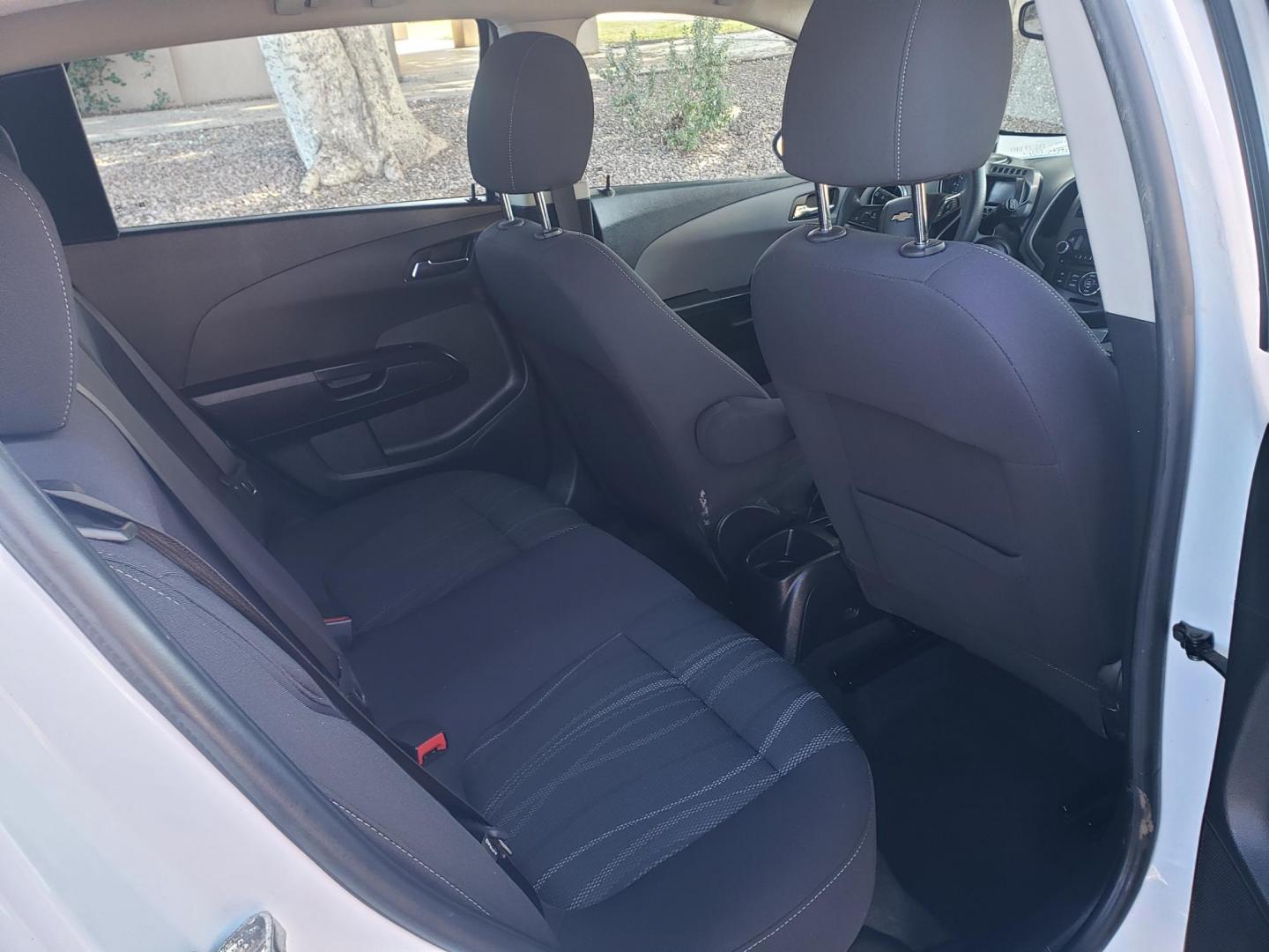 2015 WHITE /gray and black Chevrolet Sonic LT Auto 5-Door (1G1JC6SH3F4) with an 1.8L L4 DOHC 24V engine, 6-Speed Automatic transmission, located at 323 E Dunlap Ave., Phoenix, AZ, 85020, (602) 331-9000, 33.567677, -112.069000 - 2015 Chevrolet Sonic LT Auto 5-Door, ........A Must See!! No accidents, Ice cold AC. The car is gorgeous inside and out. Power windows, Power door locks, Stereo/Cd player, Phone sync, Bluetooth, Satellite compatible, Beautiful gray and black interior with gray cloth seats, Incredible gas mileage! C - Photo#15