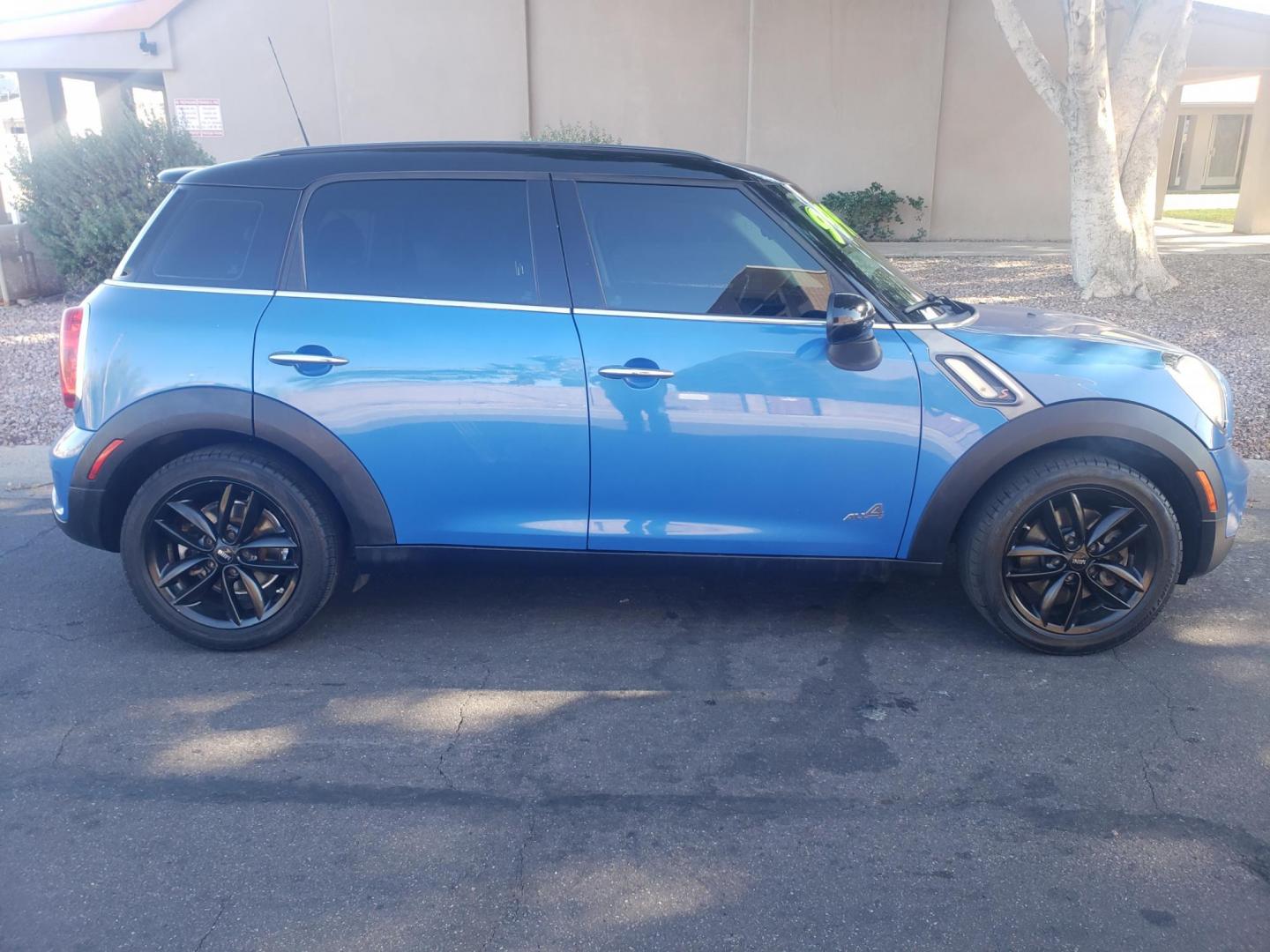 2013 BLUE /gray and black Mini Countryman S ALL4 (WMWZC5C55DW) with an 1.6L L4 DOHC 16V TURBO engine, manuel transmission, located at 323 E Dunlap Ave., Phoenix, AZ, 85020, (602) 331-9000, 33.567677, -112.069000 - 2013 MINI Cooper S,.......EXCELLENT CONDITION........A REAL MUST SEE.....ONLY 105K MILES,....Ice Clod AC...Stereo/CD Player, phone sync, Bluetooth, Gray and black interior with black leather seats in near perfect condition....Runs and Drives Excellent. passed emissions...... Call or text Jody 602-44 - Photo#4