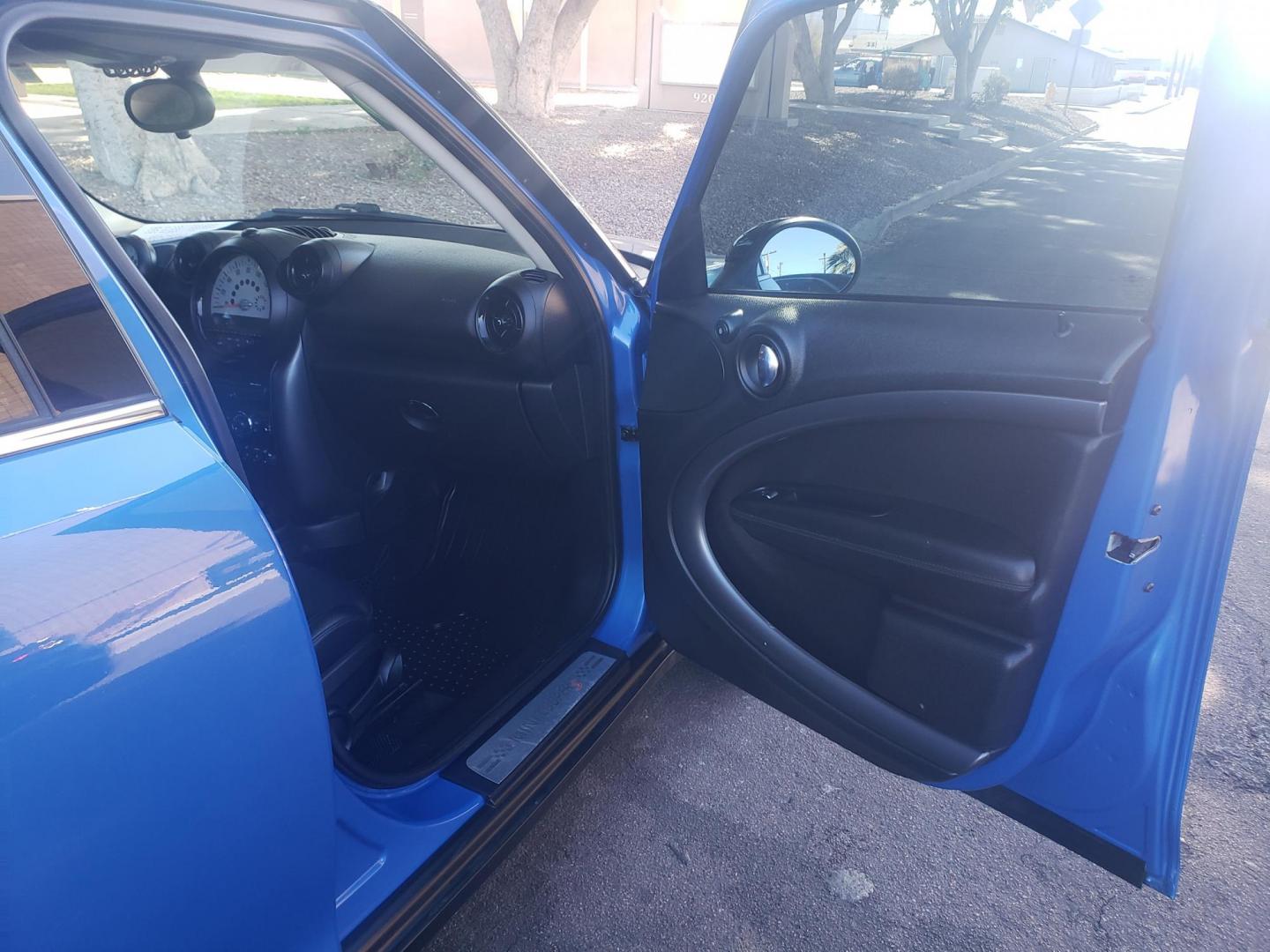 2013 BLUE /gray and black Mini Countryman S ALL4 (WMWZC5C55DW) with an 1.6L L4 DOHC 16V TURBO engine, manuel transmission, located at 323 E Dunlap Ave., Phoenix, AZ, 85020, (602) 331-9000, 33.567677, -112.069000 - 2013 MINI Cooper S,.......EXCELLENT CONDITION........A REAL MUST SEE.....ONLY 105K MILES,....Ice Clod AC...Stereo/CD Player, phone sync, Bluetooth, Gray and black interior with black leather seats in near perfect condition....Runs and Drives Excellent. passed emissions...... Call or text Jody 602-44 - Photo#12