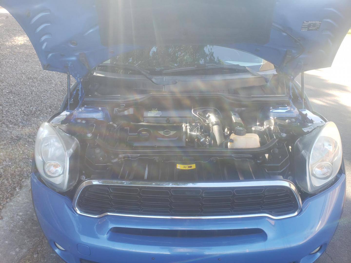 2013 BLUE /gray and black Mini Countryman S ALL4 (WMWZC5C55DW) with an 1.6L L4 DOHC 16V TURBO engine, manuel transmission, located at 323 E Dunlap Ave., Phoenix, AZ, 85020, (602) 331-9000, 33.567677, -112.069000 - 2013 MINI Cooper S,.......EXCELLENT CONDITION........A REAL MUST SEE.....ONLY 105K MILES,....Ice Clod AC...Stereo/CD Player, phone sync, Bluetooth, Gray and black interior with black leather seats in near perfect condition....Runs and Drives Excellent. passed emissions...... Call or text Jody 602-44 - Photo#17
