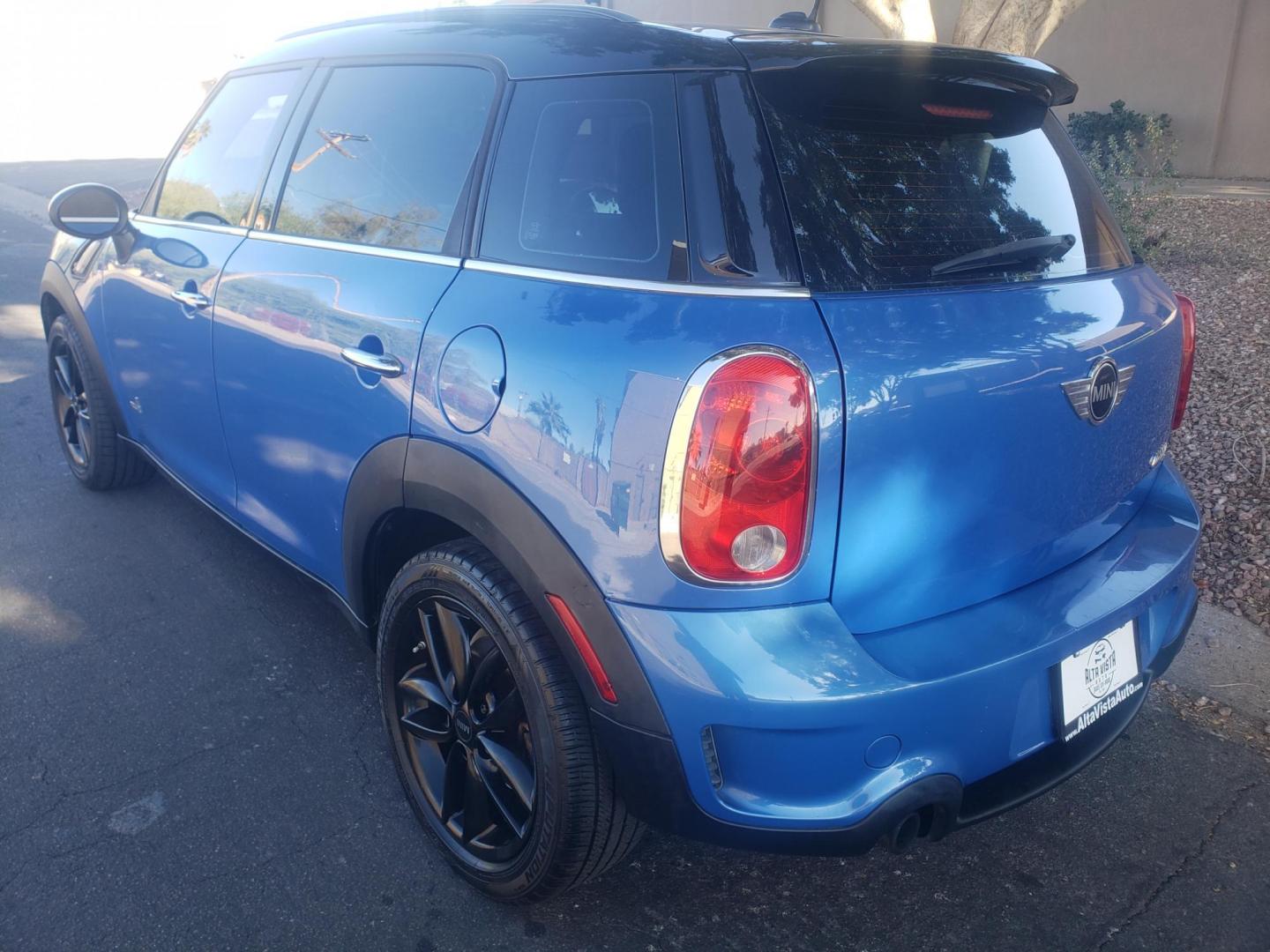 2013 BLUE /gray and black Mini Countryman S ALL4 (WMWZC5C55DW) with an 1.6L L4 DOHC 16V TURBO engine, manuel transmission, located at 323 E Dunlap Ave., Phoenix, AZ, 85020, (602) 331-9000, 33.567677, -112.069000 - 2013 MINI Cooper S,.......EXCELLENT CONDITION........A REAL MUST SEE.....ONLY 105K MILES,....Ice Clod AC...Stereo/CD Player, phone sync, Bluetooth, Gray and black interior with black leather seats in near perfect condition....Runs and Drives Excellent. passed emissions...... Call or text Jody 602-44 - Photo#5