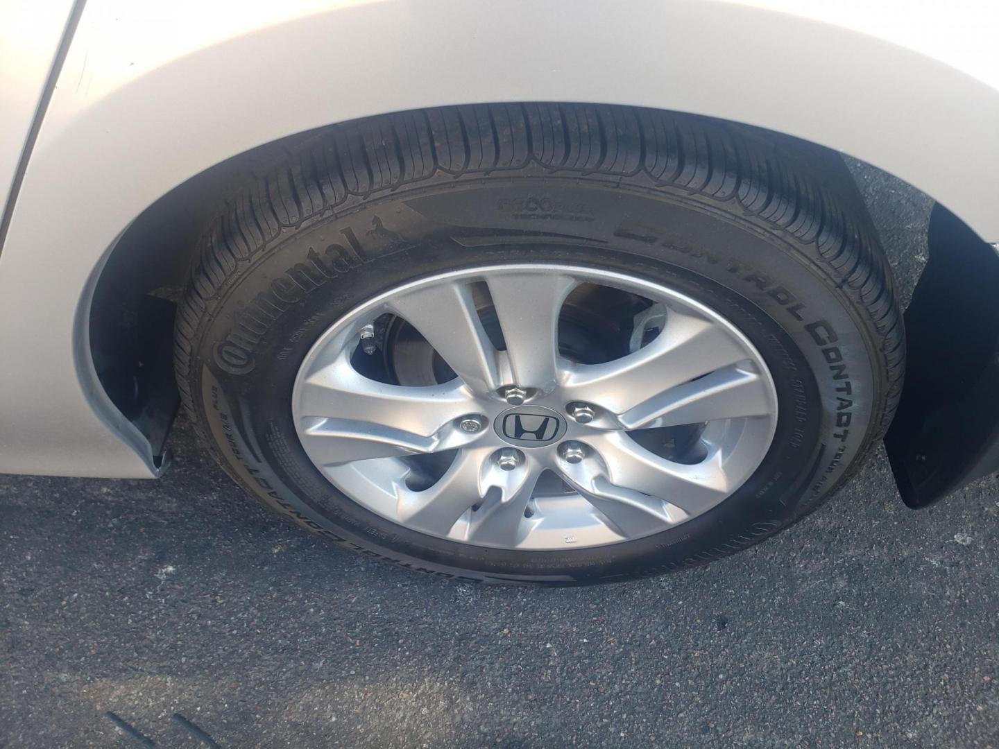 2012 silver /gray and black Honda Accord LX-P Sedan AT (1HGCP2F49CA) with an 2.4L L4 DOHC 16V engine, 5-Speed Automatic transmission, located at 323 E Dunlap Ave., Phoenix, AZ, 85020, (602) 331-9000, 33.567677, -112.069000 - 2012 Honda Accord LX-P Sedan AT,……. EXCELLENT condition,…… A Real Must See!!.... No accidents, Power everything, Ice cold ac, Clean Gray and Black interior with gray cloth seats in near perfect condition, power windows, power door locks, stereo/cd player, phone sync, blue tooth, clean Arizon - Photo#18