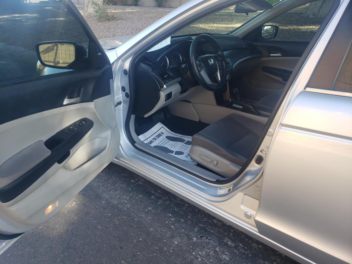 2012 silver /gray and black Honda Accord LX-P Sedan AT (1HGCP2F49CA) with an 2.4L L4 DOHC 16V engine, 5-Speed Automatic transmission, located at 323 E Dunlap Ave., Phoenix, AZ, 85020, (602) 331-9000, 33.567677, -112.069000 - 2012 Honda Accord LX-P Sedan AT,……. EXCELLENT condition,…… A Real Must See!!.... No accidents, Power everything, Ice cold ac, Clean Gray and Black interior with gray cloth seats in near perfect condition, power windows, power door locks, stereo/cd player, phone sync, blue tooth, clean Arizon - Photo#8