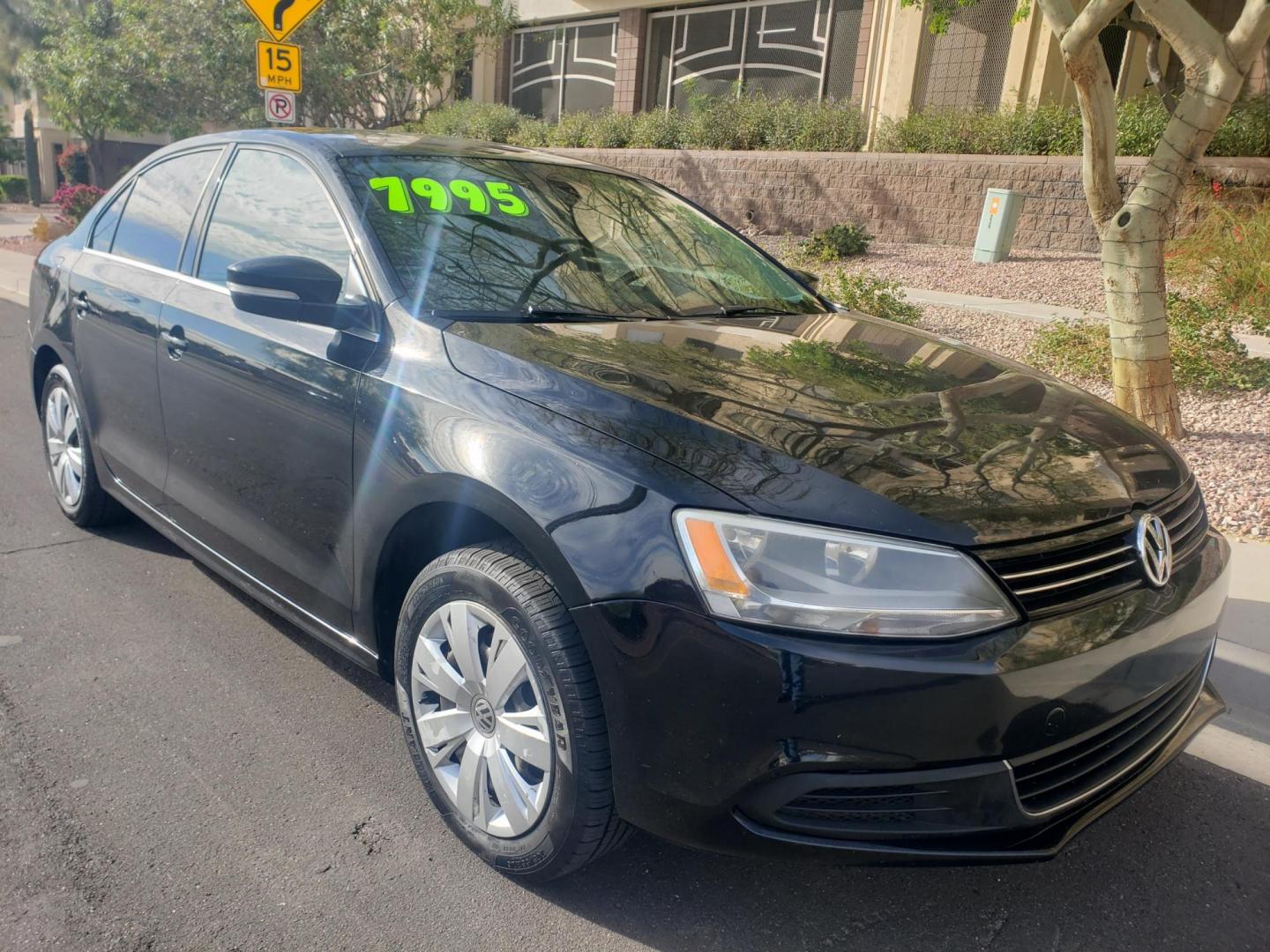 2013 black /gray and black Volkswagen Jetta SE (3VWDX7AJ3DM) with an 2.5L L5 DOHC 20V engine, 6-Speed Automatic transmission, located at 323 E Dunlap Ave., Phoenix, AZ, 85020, (602) 331-9000, 33.567677, -112.069000 - 2013 Volkswagen Jetta SE,......A Must See!!..... No accidents,..... Ice cold AC. The car is gorgeous inside and out. Power windows, Power door locks, Pioneer Stereo/CD Player, Beautiful gray and black interior with gray cloth seats in near perfect condition, Incredible gas mileage! Clean Arizona tit - Photo#2
