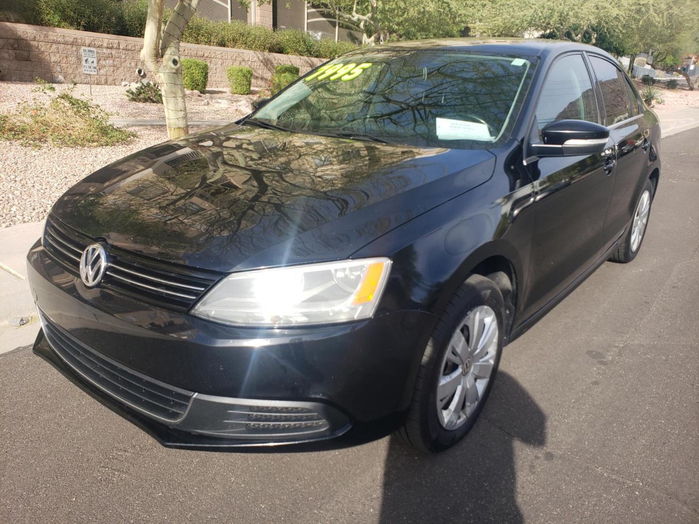 2013 black /gray and black Volkswagen Jetta SE (3VWDX7AJ3DM) with an 2.5L L5 DOHC 20V engine, 6-Speed Automatic transmission, located at 323 E Dunlap Ave., Phoenix, AZ, 85020, (602) 331-9000, 33.567677, -112.069000 - 2013 Volkswagen Jetta SE,......A Must See!!..... No accidents,..... Ice cold AC. The car is gorgeous inside and out. Power windows, Power door locks, Pioneer Stereo/CD Player, Beautiful gray and black interior with gray cloth seats in near perfect condition, Incredible gas mileage! Clean Arizona tit - Photo#0