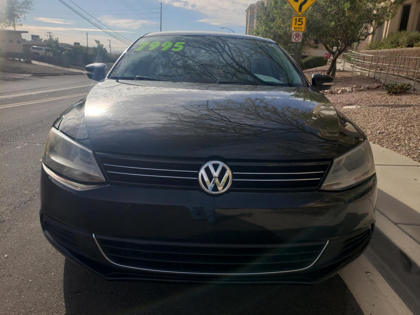 2013 black /gray and black Volkswagen Jetta SE (3VWDX7AJ3DM) with an 2.5L L5 DOHC 20V engine, 6-Speed Automatic transmission, located at 323 E Dunlap Ave., Phoenix, AZ, 85020, (602) 331-9000, 33.567677, -112.069000 - 2013 Volkswagen Jetta SE,......A Must See!!..... No accidents,..... Ice cold AC. The car is gorgeous inside and out. Power windows, Power door locks, Pioneer Stereo/CD Player, Beautiful gray and black interior with gray cloth seats in near perfect condition, Incredible gas mileage! Clean Arizona tit - Photo#1