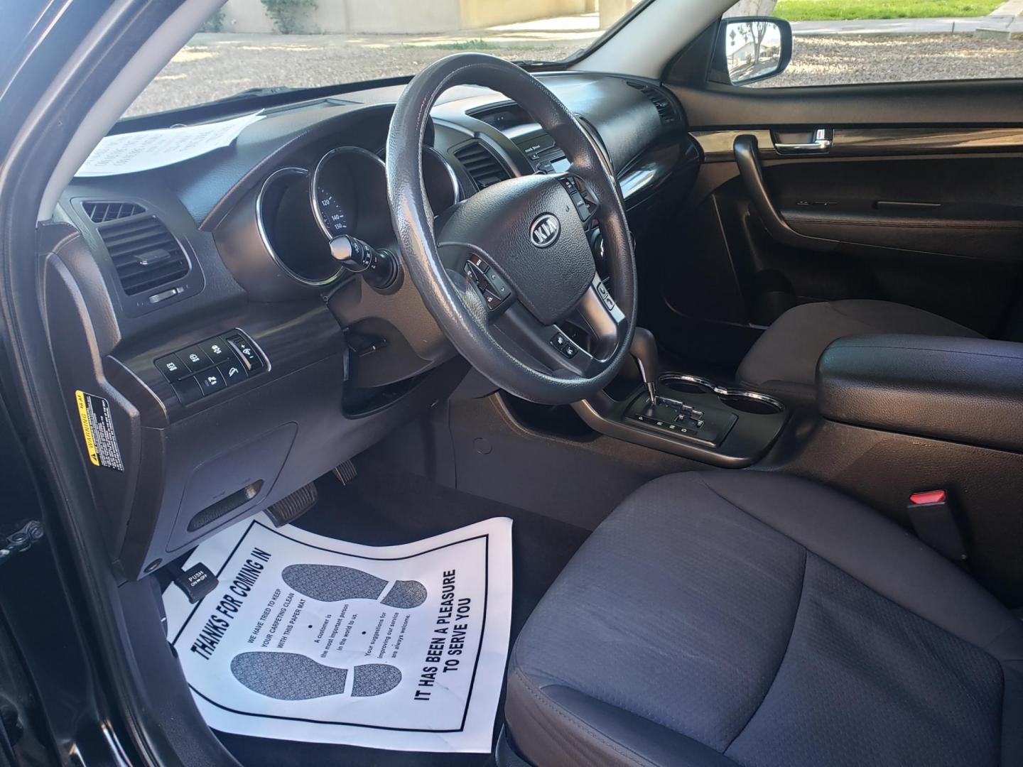 2012 black /gray and black Kia Sorento LX 2WD (5XYKT4A2XCG) with an 3.5L V6 DOHC 24V engine, 6-Speed Automatic transmission, located at 323 E Dunlap Ave., Phoenix, AZ, 85020, (602) 331-9000, 33.567677, -112.069000 - Photo#9