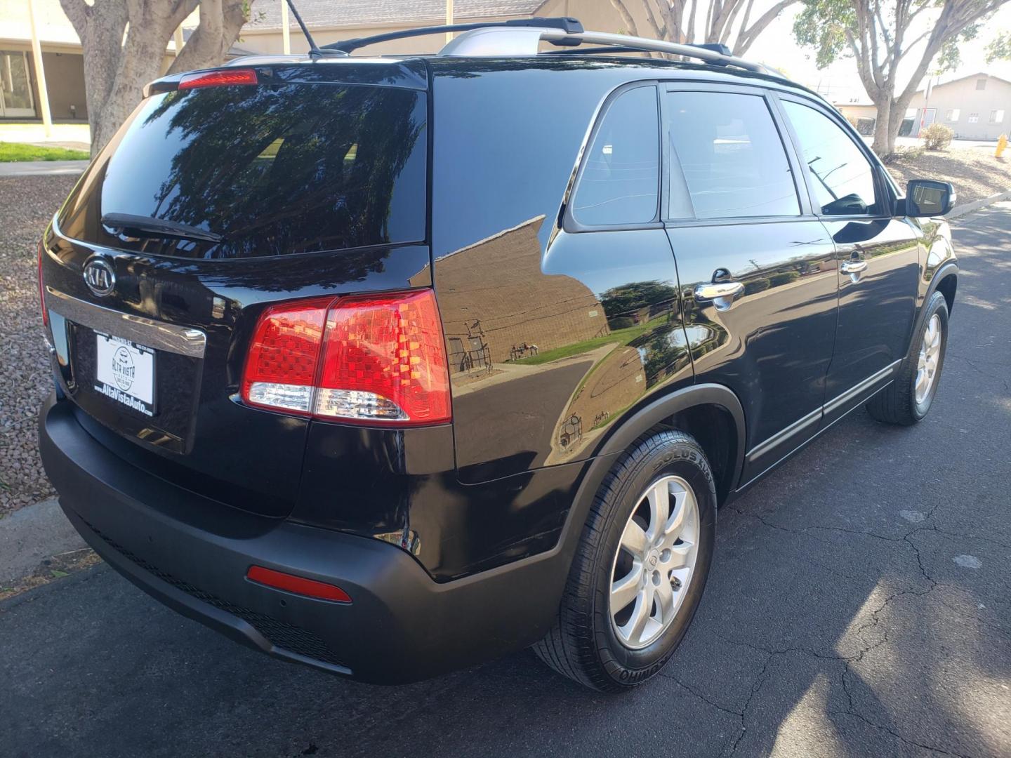 2012 black /gray and black Kia Sorento LX 2WD (5XYKT4A2XCG) with an 3.5L V6 DOHC 24V engine, 6-Speed Automatic transmission, located at 323 E Dunlap Ave., Phoenix, AZ, 85020, (602) 331-9000, 33.567677, -112.069000 - Photo#3
