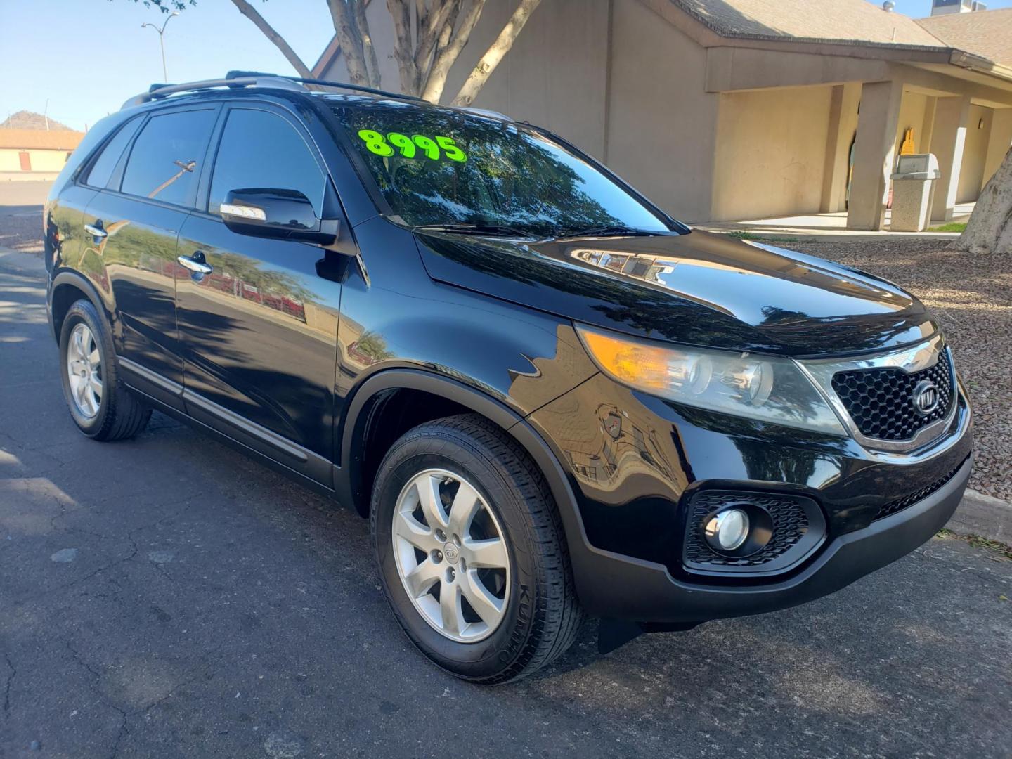 2012 black /gray and black Kia Sorento LX 2WD (5XYKT4A2XCG) with an 3.5L V6 DOHC 24V engine, 6-Speed Automatic transmission, located at 323 E Dunlap Ave., Phoenix, AZ, 85020, (602) 331-9000, 33.567677, -112.069000 - Photo#2