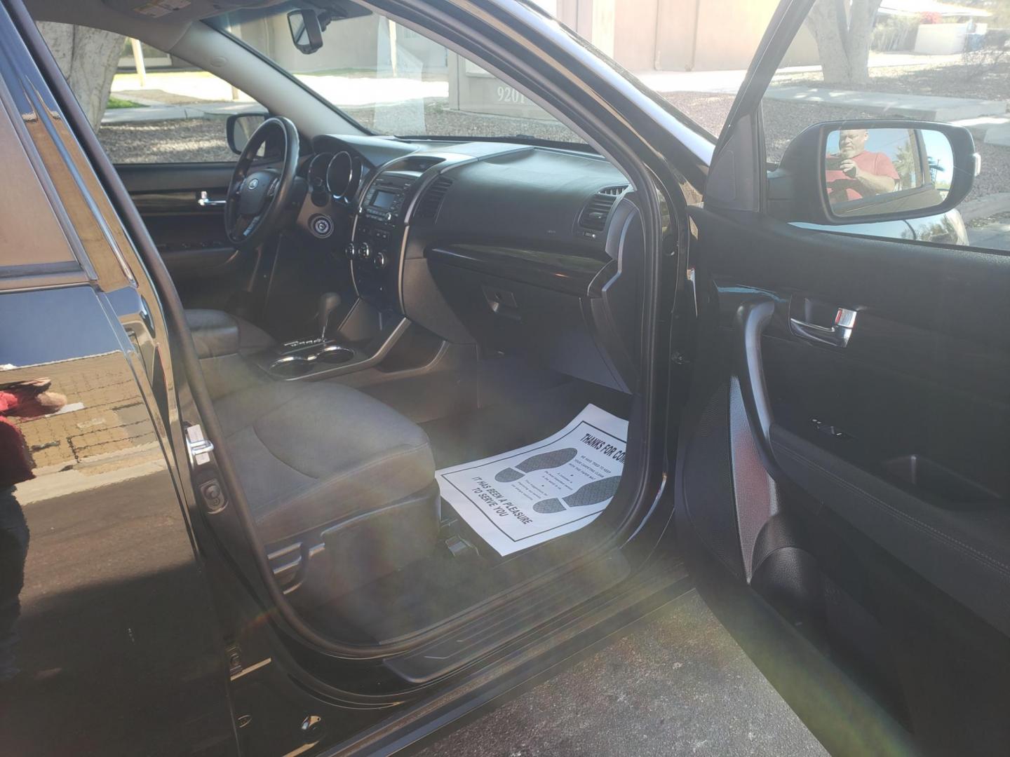 2012 black /gray and black Kia Sorento LX 2WD (5XYKT4A2XCG) with an 3.5L V6 DOHC 24V engine, 6-Speed Automatic transmission, located at 323 E Dunlap Ave., Phoenix, AZ, 85020, (602) 331-9000, 33.567677, -112.069000 - Photo#13