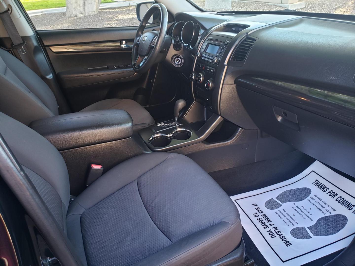 2012 black /gray and black Kia Sorento LX 2WD (5XYKT4A2XCG) with an 3.5L V6 DOHC 24V engine, 6-Speed Automatic transmission, located at 323 E Dunlap Ave., Phoenix, AZ, 85020, (602) 331-9000, 33.567677, -112.069000 - Photo#14