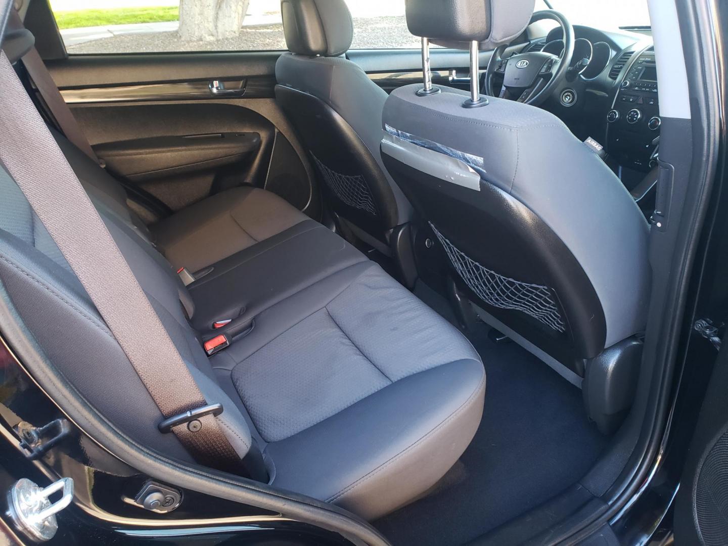 2012 black /gray and black Kia Sorento LX 2WD (5XYKT4A2XCG) with an 3.5L V6 DOHC 24V engine, 6-Speed Automatic transmission, located at 323 E Dunlap Ave., Phoenix, AZ, 85020, (602) 331-9000, 33.567677, -112.069000 - Photo#16