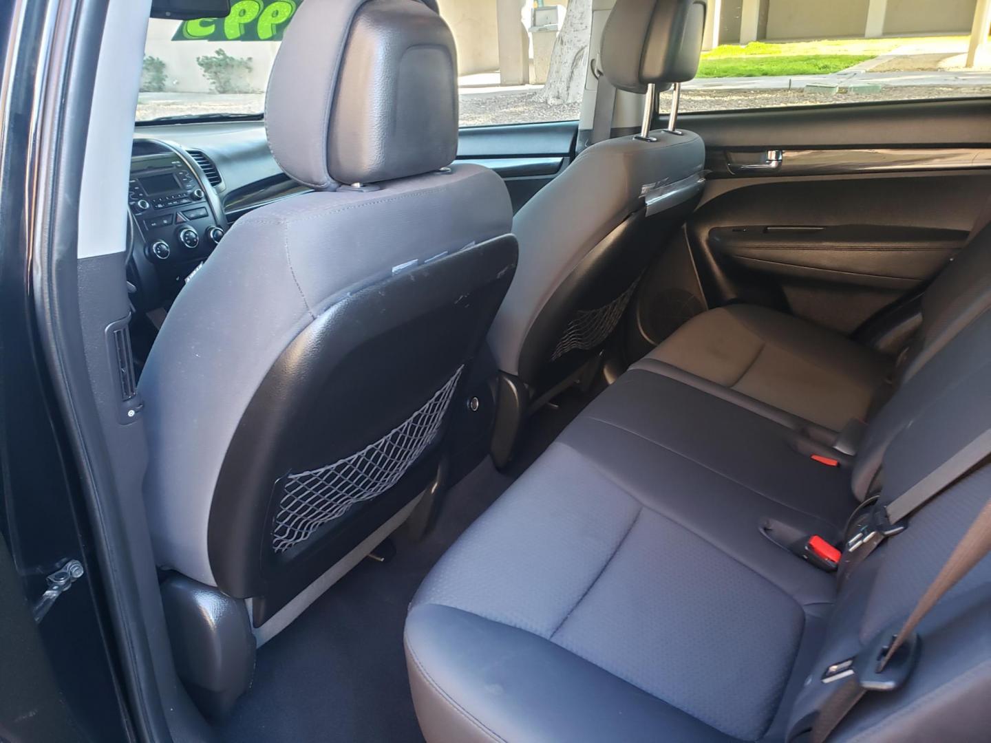 2012 black /gray and black Kia Sorento LX 2WD (5XYKT4A2XCG) with an 3.5L V6 DOHC 24V engine, 6-Speed Automatic transmission, located at 323 E Dunlap Ave., Phoenix, AZ, 85020, (602) 331-9000, 33.567677, -112.069000 - Photo#11