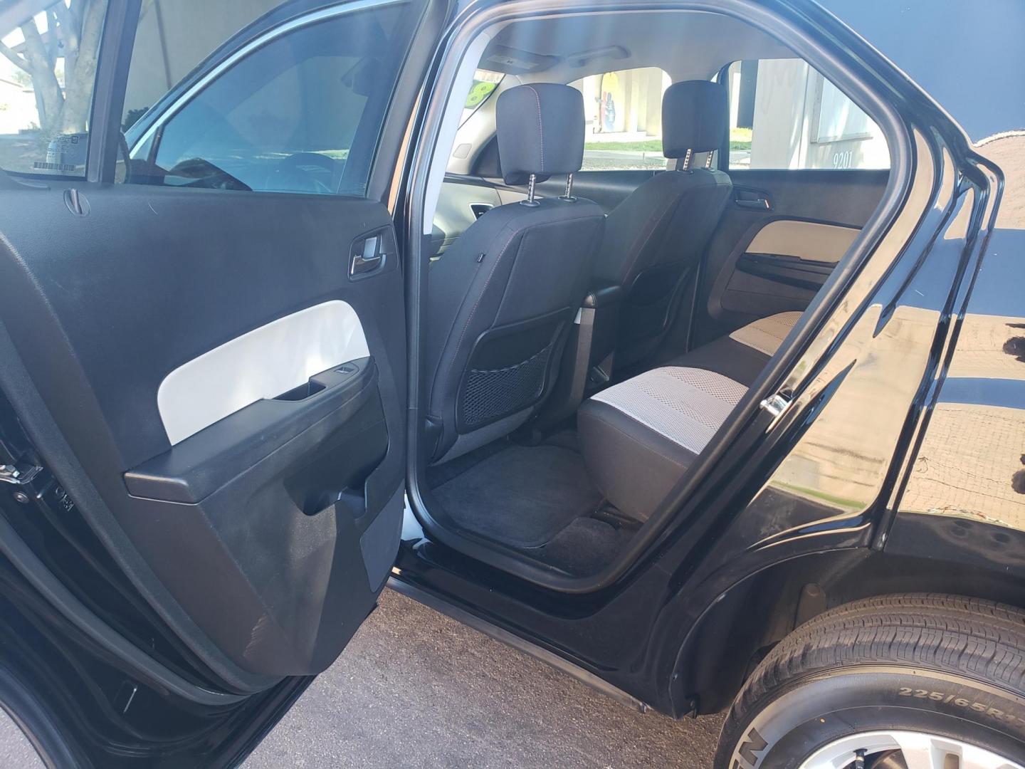 2017 Chevrolet Equinox LS 2WD (2GNALBEK6H1) with an 2.4L L4 DOHC 16V FFV engine, 6A transmission, located at 323 E Dunlap Ave., Phoenix, AZ, 85020, (602) 331-9000, 33.567677, -112.069000 - 2017 Chevrolet Equinox LS 2WD,……. EXCELLENT condition,…… A Real Must See!!.... No accidents, Power everything, Ice cold ac, gray and tan interior with tan leather seats in near perfect condition, power windows, power door locks, stereo/cd player, phone sync, blue tooth, backup camera, satell - Photo#10