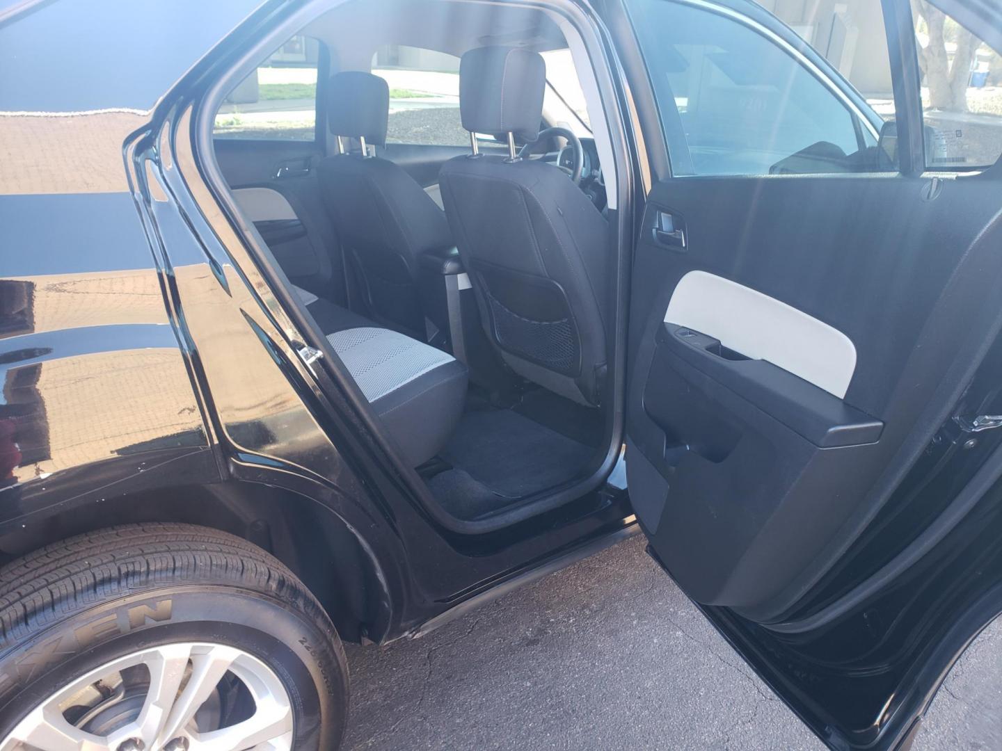 2017 Chevrolet Equinox LS 2WD (2GNALBEK6H1) with an 2.4L L4 DOHC 16V FFV engine, 6A transmission, located at 323 E Dunlap Ave., Phoenix, AZ, 85020, (602) 331-9000, 33.567677, -112.069000 - 2017 Chevrolet Equinox LS 2WD,……. EXCELLENT condition,…… A Real Must See!!.... No accidents, Power everything, Ice cold ac, gray and tan interior with tan leather seats in near perfect condition, power windows, power door locks, stereo/cd player, phone sync, blue tooth, backup camera, satell - Photo#14
