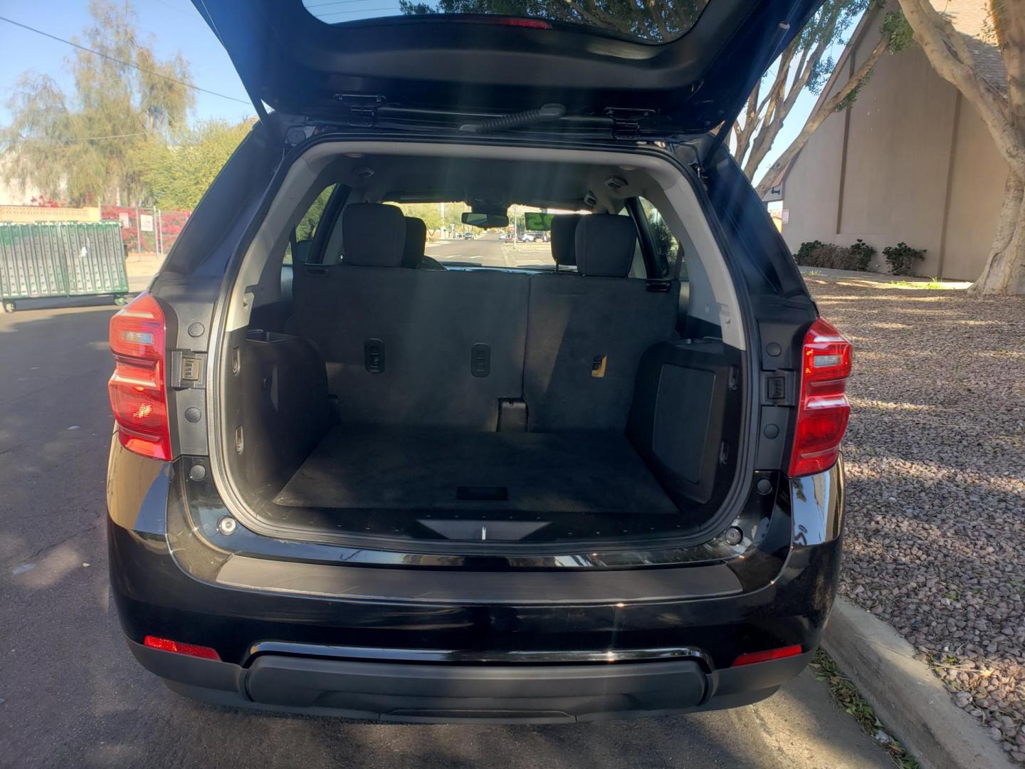 2017 Chevrolet Equinox LS 2WD (2GNALBEK6H1) with an 2.4L L4 DOHC 16V FFV engine, 6A transmission, located at 323 E Dunlap Ave., Phoenix, AZ, 85020, (602) 331-9000, 33.567677, -112.069000 - 2017 Chevrolet Equinox LS 2WD,……. EXCELLENT condition,…… A Real Must See!!.... No accidents, Power everything, Ice cold ac, gray and tan interior with tan leather seats in near perfect condition, power windows, power door locks, stereo/cd player, phone sync, blue tooth, backup camera, satell - Photo#16