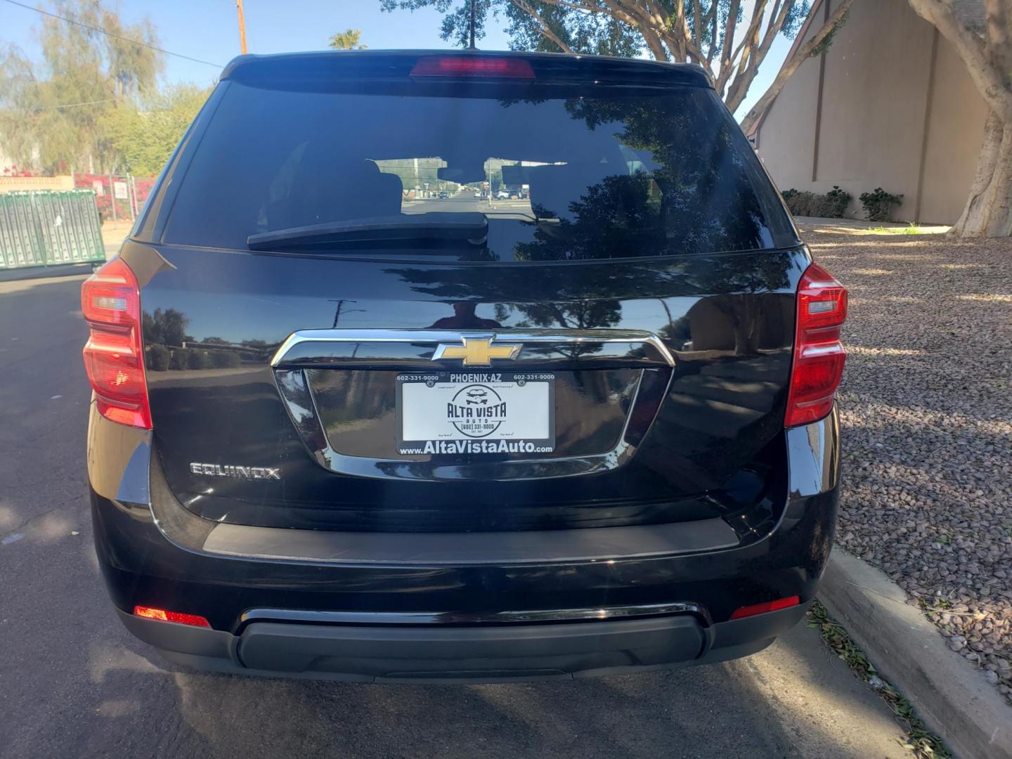 2017 Chevrolet Equinox LS 2WD (2GNALBEK6H1) with an 2.4L L4 DOHC 16V FFV engine, 6A transmission, located at 323 E Dunlap Ave., Phoenix, AZ, 85020, (602) 331-9000, 33.567677, -112.069000 - 2017 Chevrolet Equinox LS 2WD,……. EXCELLENT condition,…… A Real Must See!!.... No accidents, Power everything, Ice cold ac, gray and tan interior with tan leather seats in near perfect condition, power windows, power door locks, stereo/cd player, phone sync, blue tooth, backup camera, satell - Photo#7