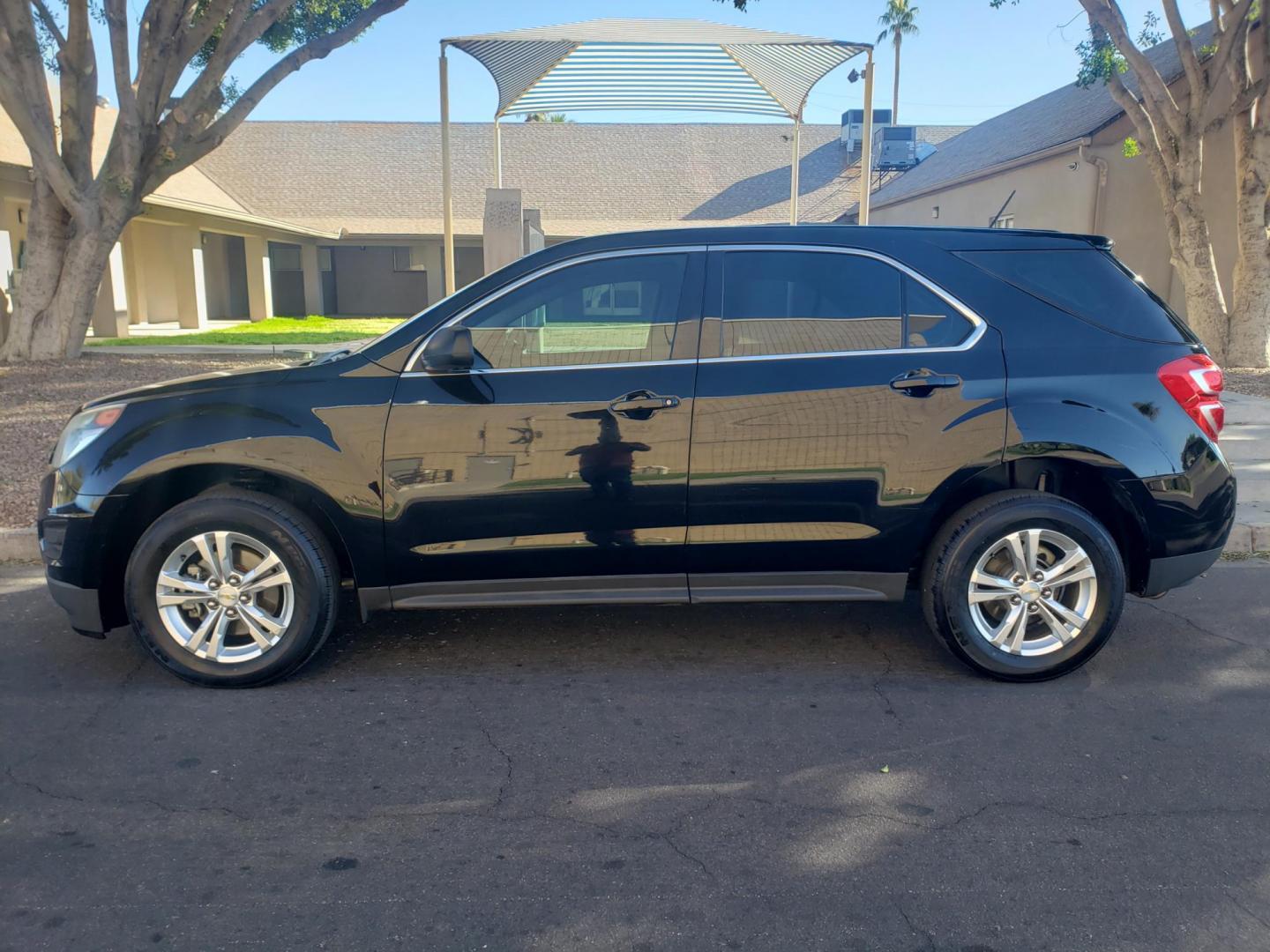 2017 Chevrolet Equinox LS 2WD (2GNALBEK6H1) with an 2.4L L4 DOHC 16V FFV engine, 6A transmission, located at 323 E Dunlap Ave., Phoenix, AZ, 85020, (602) 331-9000, 33.567677, -112.069000 - 2017 Chevrolet Equinox LS 2WD,……. EXCELLENT condition,…… A Real Must See!!.... No accidents, Power everything, Ice cold ac, gray and tan interior with tan leather seats in near perfect condition, power windows, power door locks, stereo/cd player, phone sync, blue tooth, backup camera, satell - Photo#6