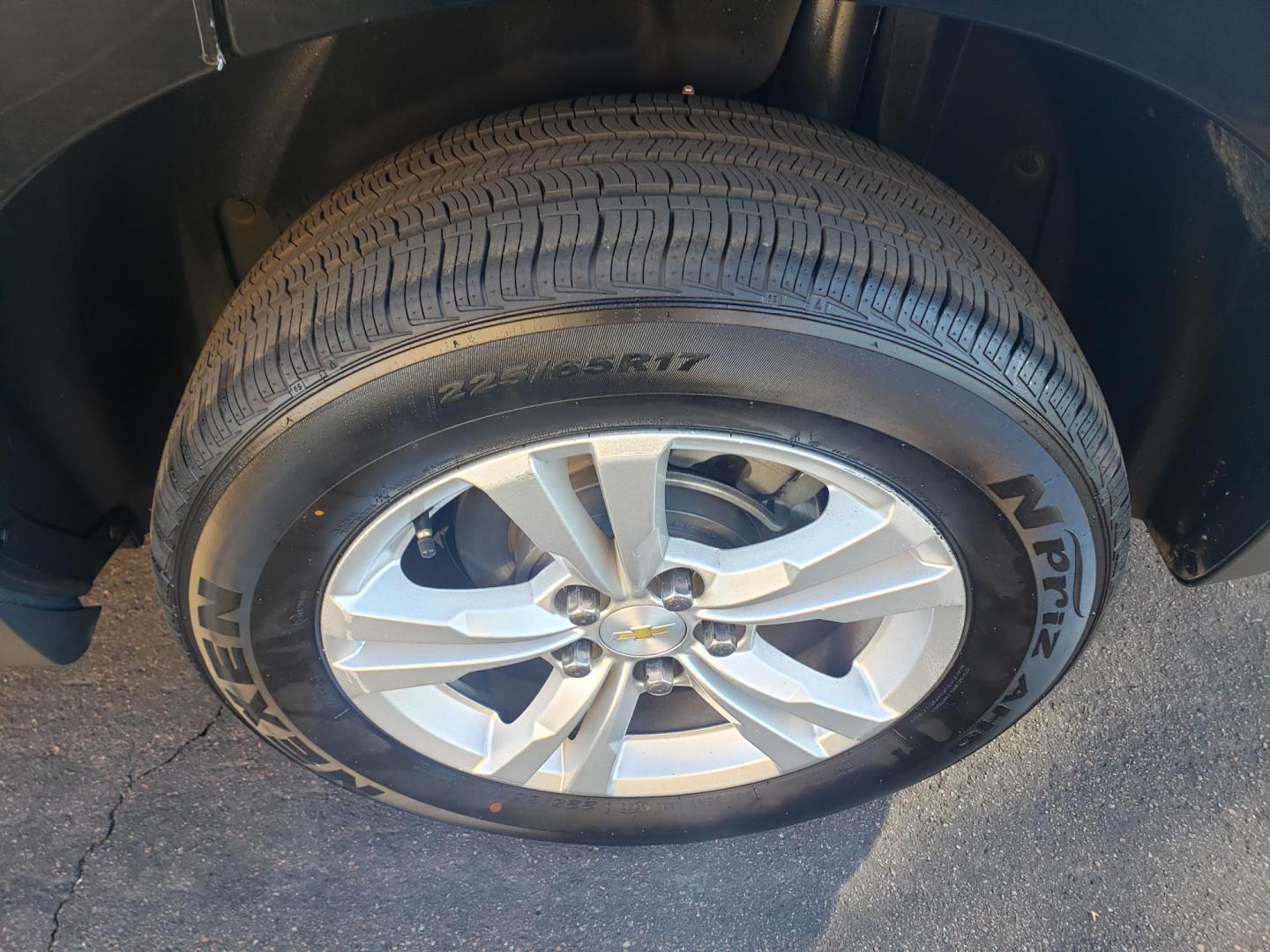 2017 Chevrolet Equinox LS 2WD (2GNALBEK6H1) with an 2.4L L4 DOHC 16V FFV engine, 6A transmission, located at 323 E Dunlap Ave., Phoenix, AZ, 85020, (602) 331-9000, 33.567677, -112.069000 - 2017 Chevrolet Equinox LS 2WD,……. EXCELLENT condition,…… A Real Must See!!.... No accidents, Power everything, Ice cold ac, gray and tan interior with tan leather seats in near perfect condition, power windows, power door locks, stereo/cd player, phone sync, blue tooth, backup camera, satell - Photo#18