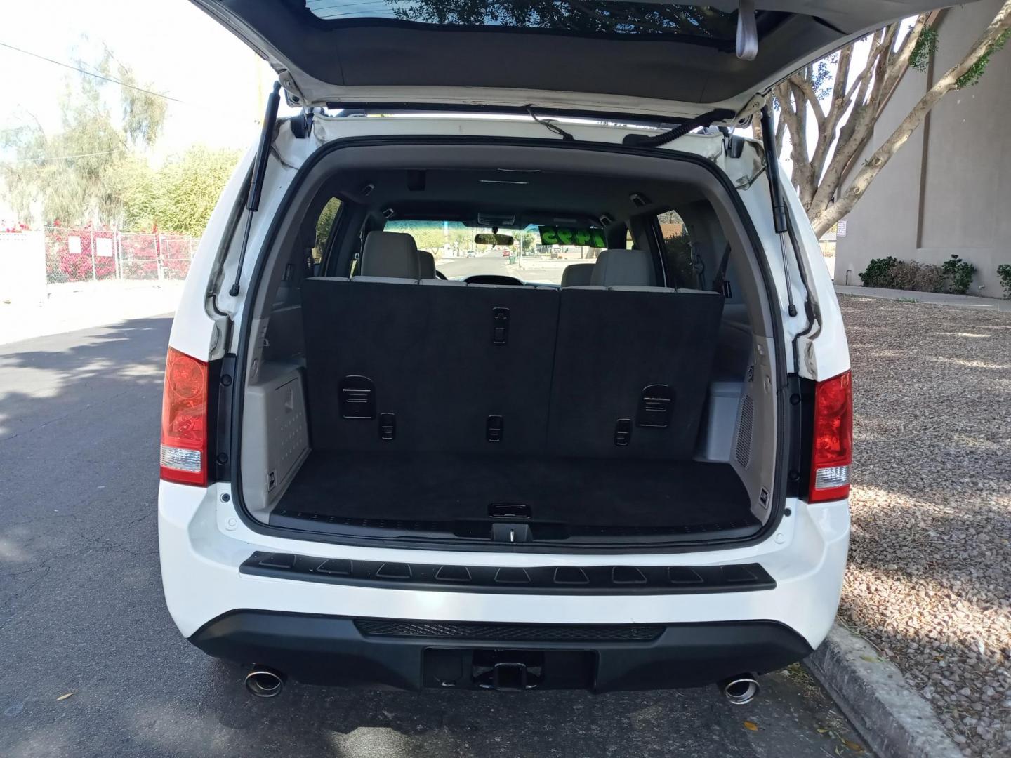 2013 WHITE /gray and black Honda Pilot EX 2WD 5-Spd AT (5FNYF3H4XDB) with an 3.5L V6 SOHC 24V engine, 5-Speed Automatic transmission, located at 323 E Dunlap Ave., Phoenix, AZ, 85020, (602) 331-9000, 33.567677, -112.069000 - 2013 Honda Pilot EX 2WD 5-Spd AT,……. EXCELLENT condition,…… A Real Must See!!.... No accidents, Power everything, Ice cold ac, gray and black interior with gray cloth seats in near perfect condition, power windows, power door locks, stereo/cd player, phone sync, blue tooth, 3RD ROW Seating, - Photo#19