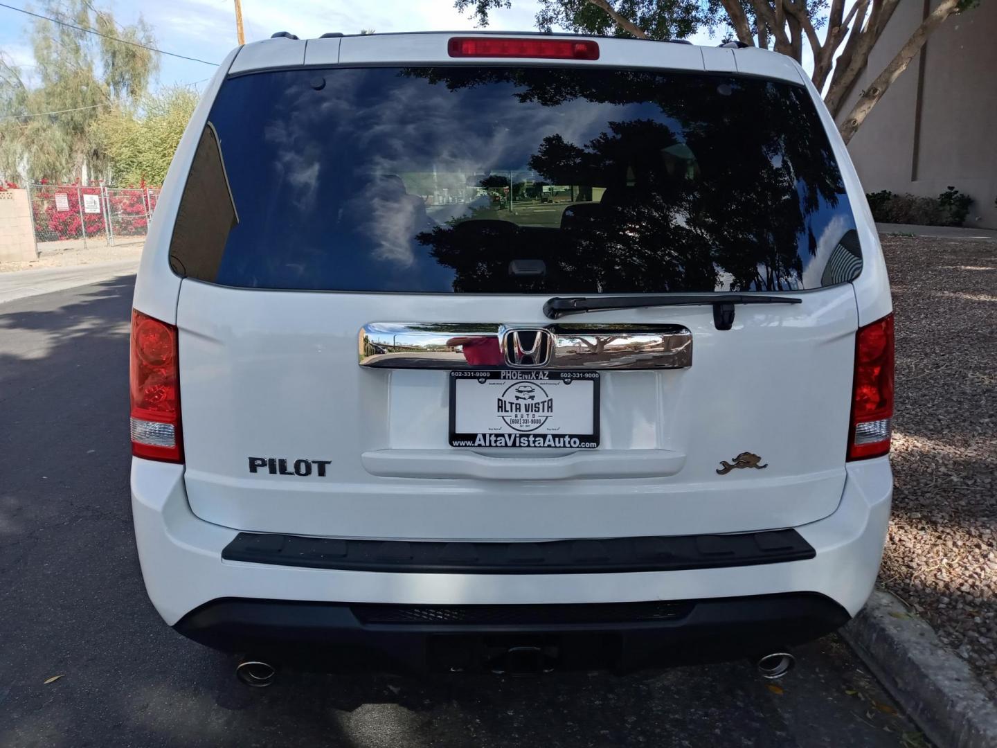 2013 WHITE /gray and black Honda Pilot EX 2WD 5-Spd AT (5FNYF3H4XDB) with an 3.5L V6 SOHC 24V engine, 5-Speed Automatic transmission, located at 323 E Dunlap Ave., Phoenix, AZ, 85020, (602) 331-9000, 33.567677, -112.069000 - 2013 Honda Pilot EX 2WD 5-Spd AT,……. EXCELLENT condition,…… A Real Must See!!.... No accidents, Power everything, Ice cold ac, gray and black interior with gray cloth seats in near perfect condition, power windows, power door locks, stereo/cd player, phone sync, blue tooth, 3RD ROW Seating, - Photo#7