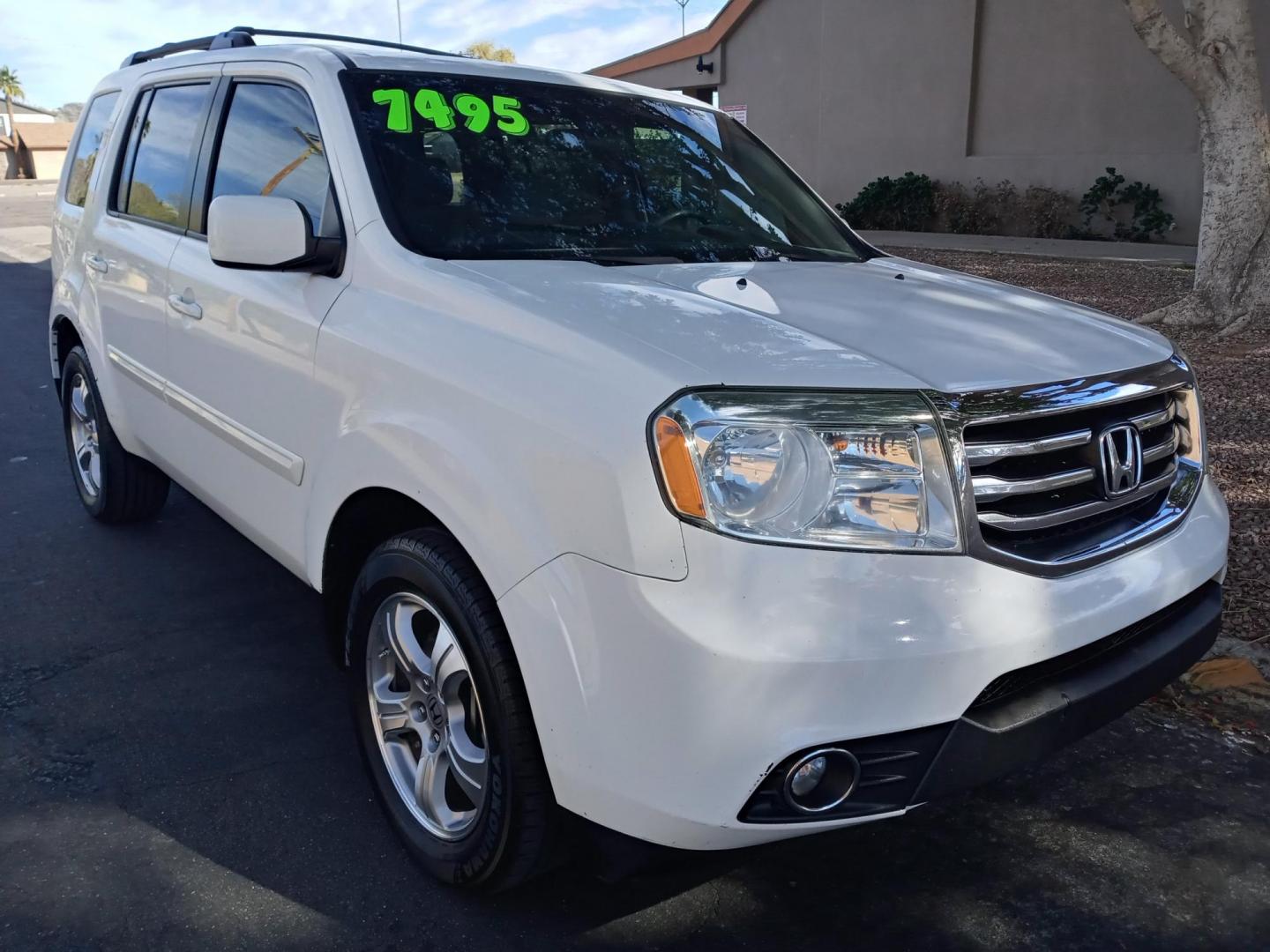 2013 WHITE /gray and black Honda Pilot EX 2WD 5-Spd AT (5FNYF3H4XDB) with an 3.5L V6 SOHC 24V engine, 5-Speed Automatic transmission, located at 323 E Dunlap Ave., Phoenix, AZ, 85020, (602) 331-9000, 33.567677, -112.069000 - 2013 Honda Pilot EX 2WD 5-Spd AT,……. EXCELLENT condition,…… A Real Must See!!.... No accidents, Power everything, Ice cold ac, gray and black interior with gray cloth seats in near perfect condition, power windows, power door locks, stereo/cd player, phone sync, blue tooth, 3RD ROW Seating, - Photo#2
