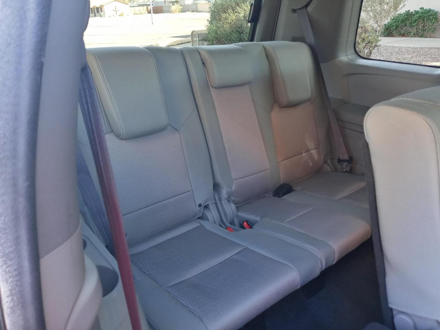 2013 WHITE /gray and black Honda Pilot EX 2WD 5-Spd AT (5FNYF3H4XDB) with an 3.5L V6 SOHC 24V engine, 5-Speed Automatic transmission, located at 323 E Dunlap Ave., Phoenix, AZ, 85020, (602) 331-9000, 33.567677, -112.069000 - 2013 Honda Pilot EX 2WD 5-Spd AT,……. EXCELLENT condition,…… A Real Must See!!.... No accidents, Power everything, Ice cold ac, gray and black interior with gray cloth seats in near perfect condition, power windows, power door locks, stereo/cd player, phone sync, blue tooth, 3RD ROW Seating, - Photo#17