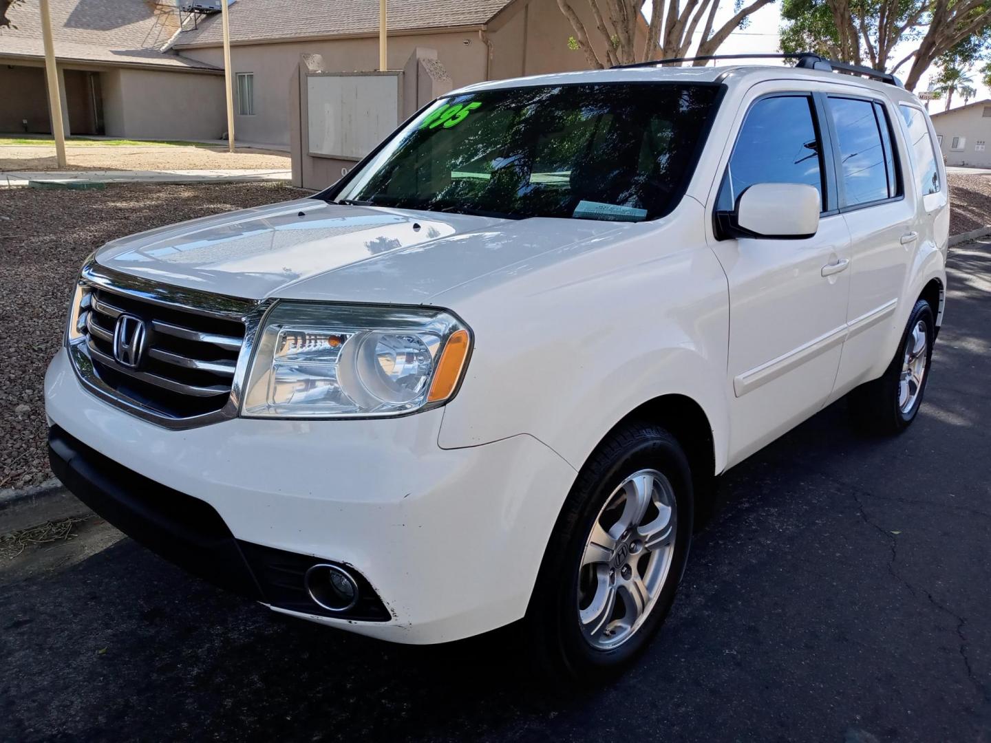 2013 WHITE /gray and black Honda Pilot EX 2WD 5-Spd AT (5FNYF3H4XDB) with an 3.5L V6 SOHC 24V engine, 5-Speed Automatic transmission, located at 323 E Dunlap Ave., Phoenix, AZ, 85020, (602) 331-9000, 33.567677, -112.069000 - 2013 Honda Pilot EX 2WD 5-Spd AT,……. EXCELLENT condition,…… A Real Must See!!.... No accidents, Power everything, Ice cold ac, gray and black interior with gray cloth seats in near perfect condition, power windows, power door locks, stereo/cd player, phone sync, blue tooth, 3RD ROW Seating, - Photo#0