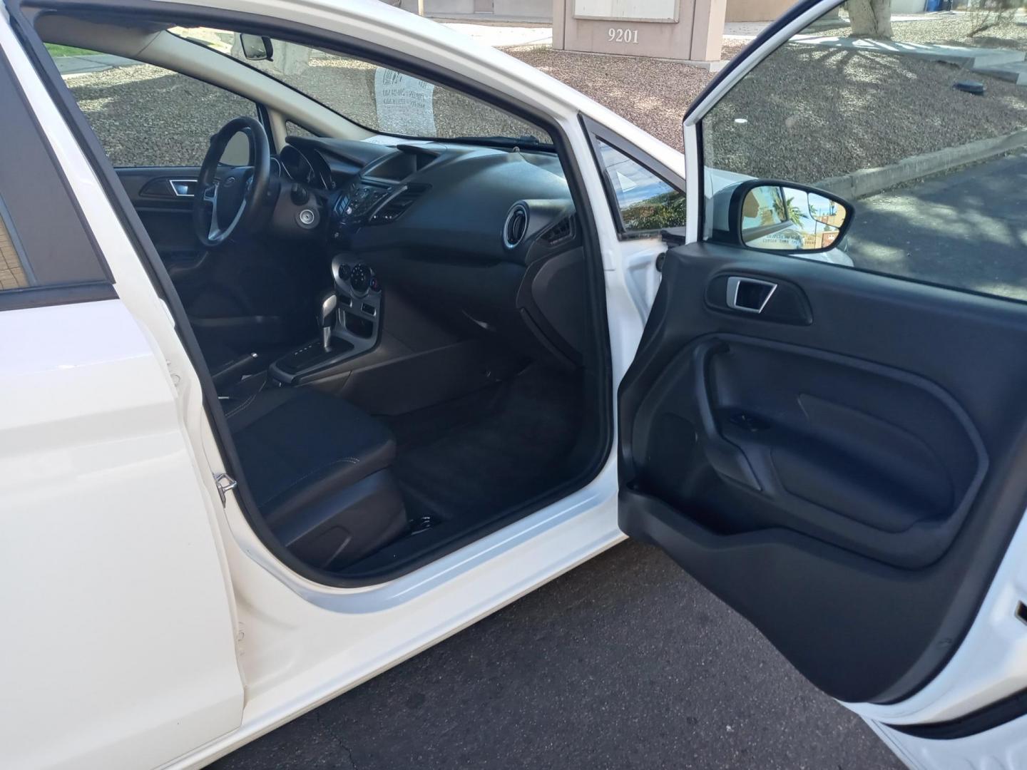 2016 WHITE /gray and black Ford Fiesta SE Hatchback (3FADP4EJ2GM) with an 1.6L L4 DOHC 16V engine, automatic transmission, located at 323 E Dunlap Ave., Phoenix, AZ, 85020, (602) 331-9000, 33.567677, -112.069000 - Photo#12