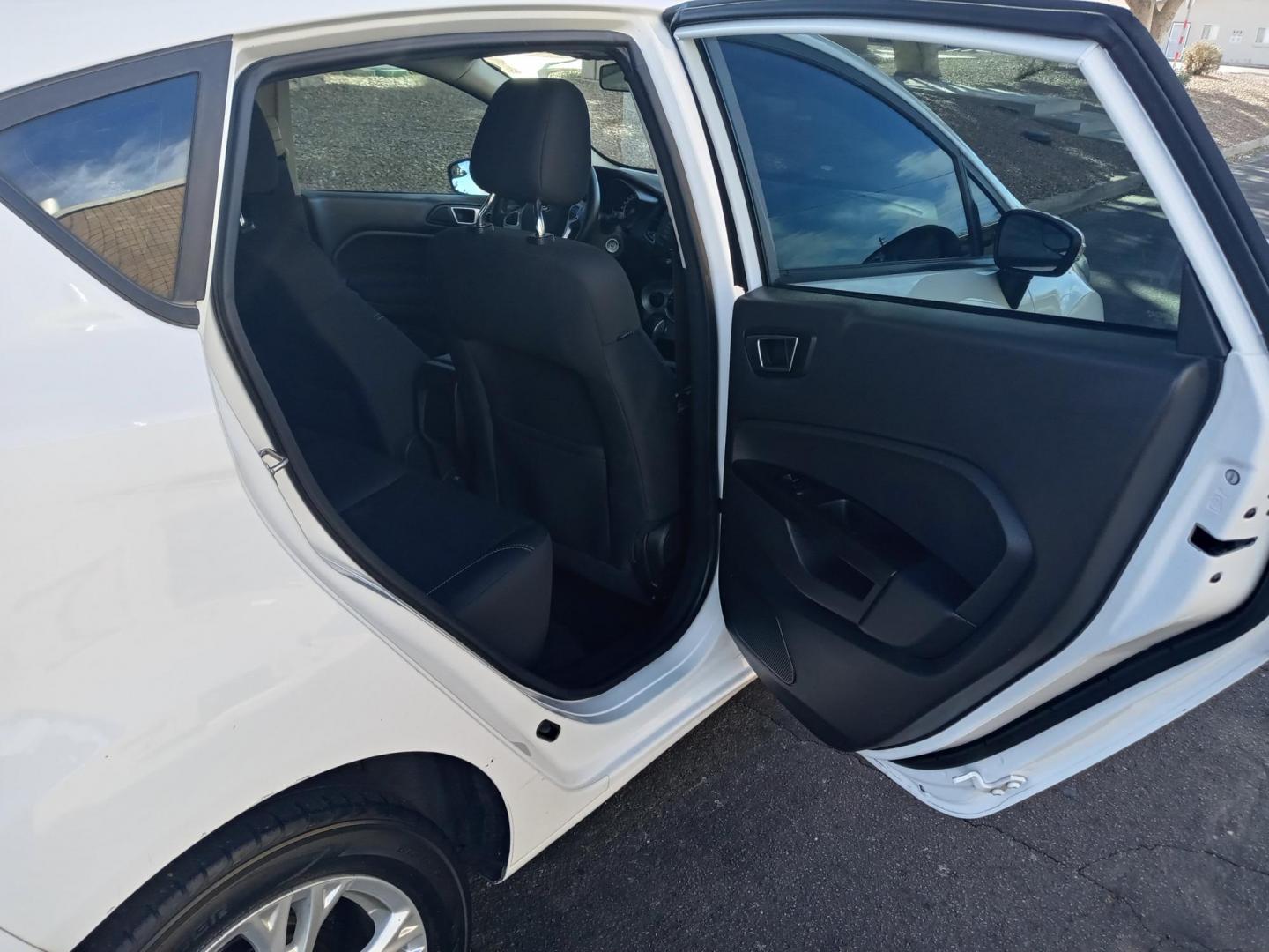 2016 WHITE /gray and black Ford Fiesta SE Hatchback (3FADP4EJ2GM) with an 1.6L L4 DOHC 16V engine, automatic transmission, located at 323 E Dunlap Ave., Phoenix, AZ, 85020, (602) 331-9000, 33.567677, -112.069000 - Photo#14