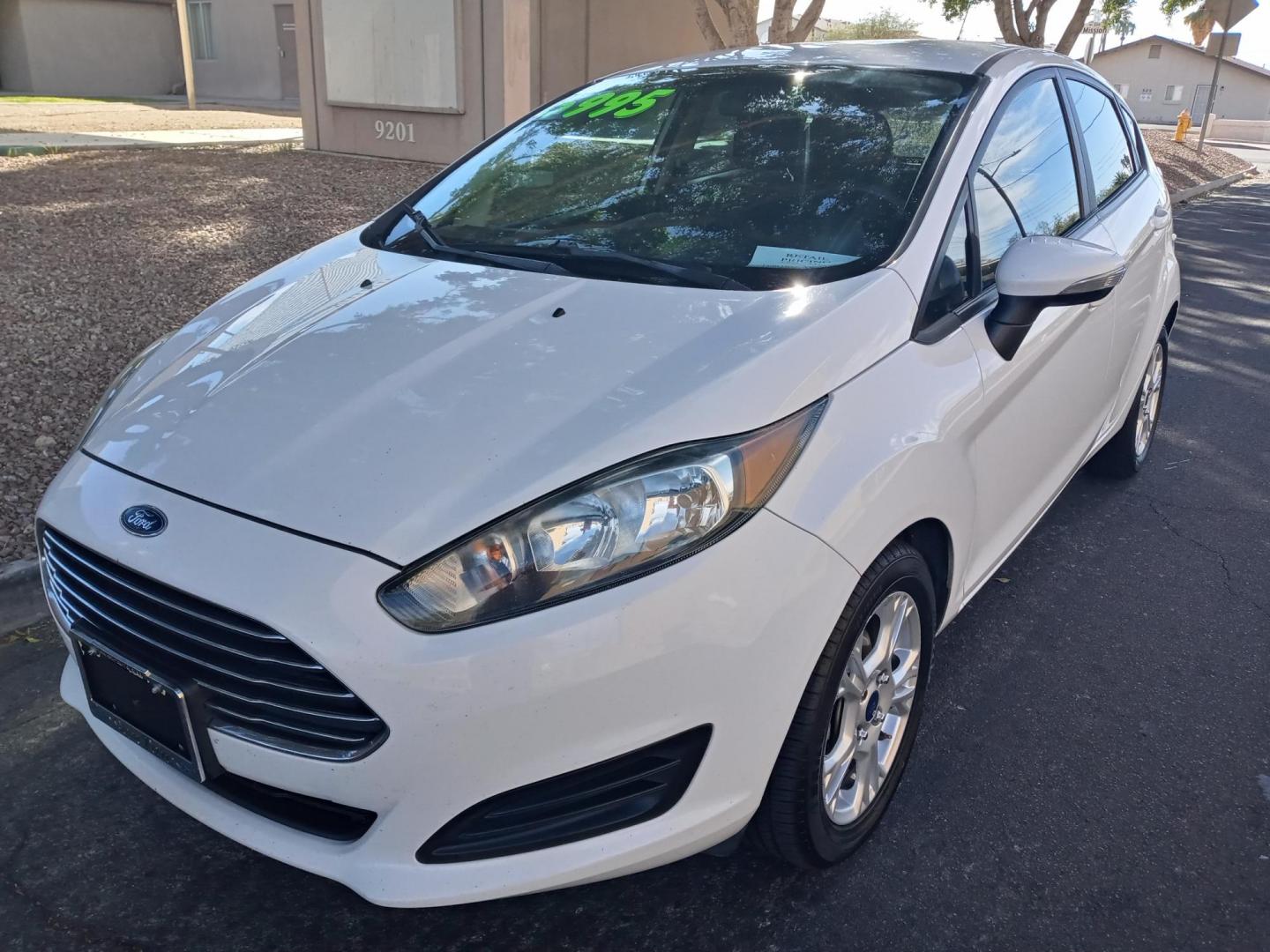 2016 WHITE /gray and black Ford Fiesta SE Hatchback (3FADP4EJ2GM) with an 1.6L L4 DOHC 16V engine, automatic transmission, located at 323 E Dunlap Ave., Phoenix, AZ, 85020, (602) 331-9000, 33.567677, -112.069000 - Photo#0