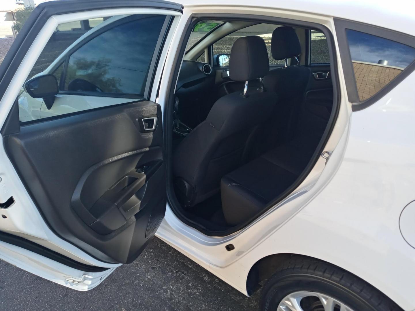 2016 WHITE /gray and black Ford Fiesta SE Hatchback (3FADP4EJ2GM) with an 1.6L L4 DOHC 16V engine, automatic transmission, located at 323 E Dunlap Ave., Phoenix, AZ, 85020, (602) 331-9000, 33.567677, -112.069000 - Photo#10